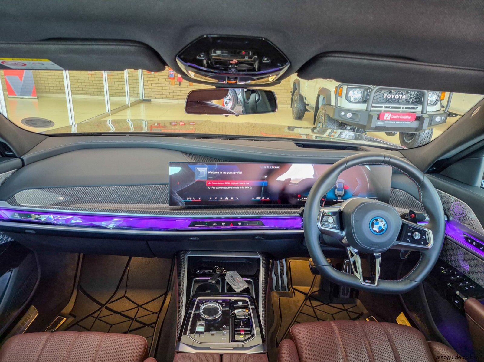2025 BMW M760e X-Drive pictures