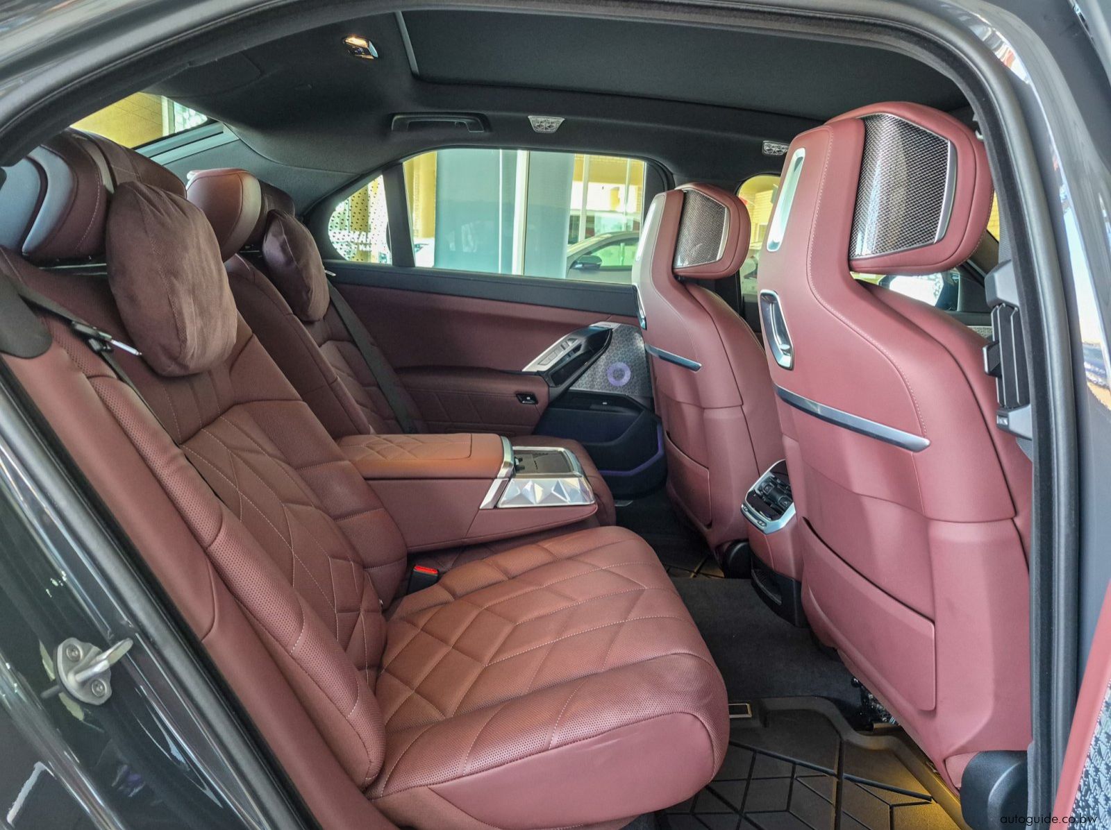 2025 BMW M760e X-Drive pictures