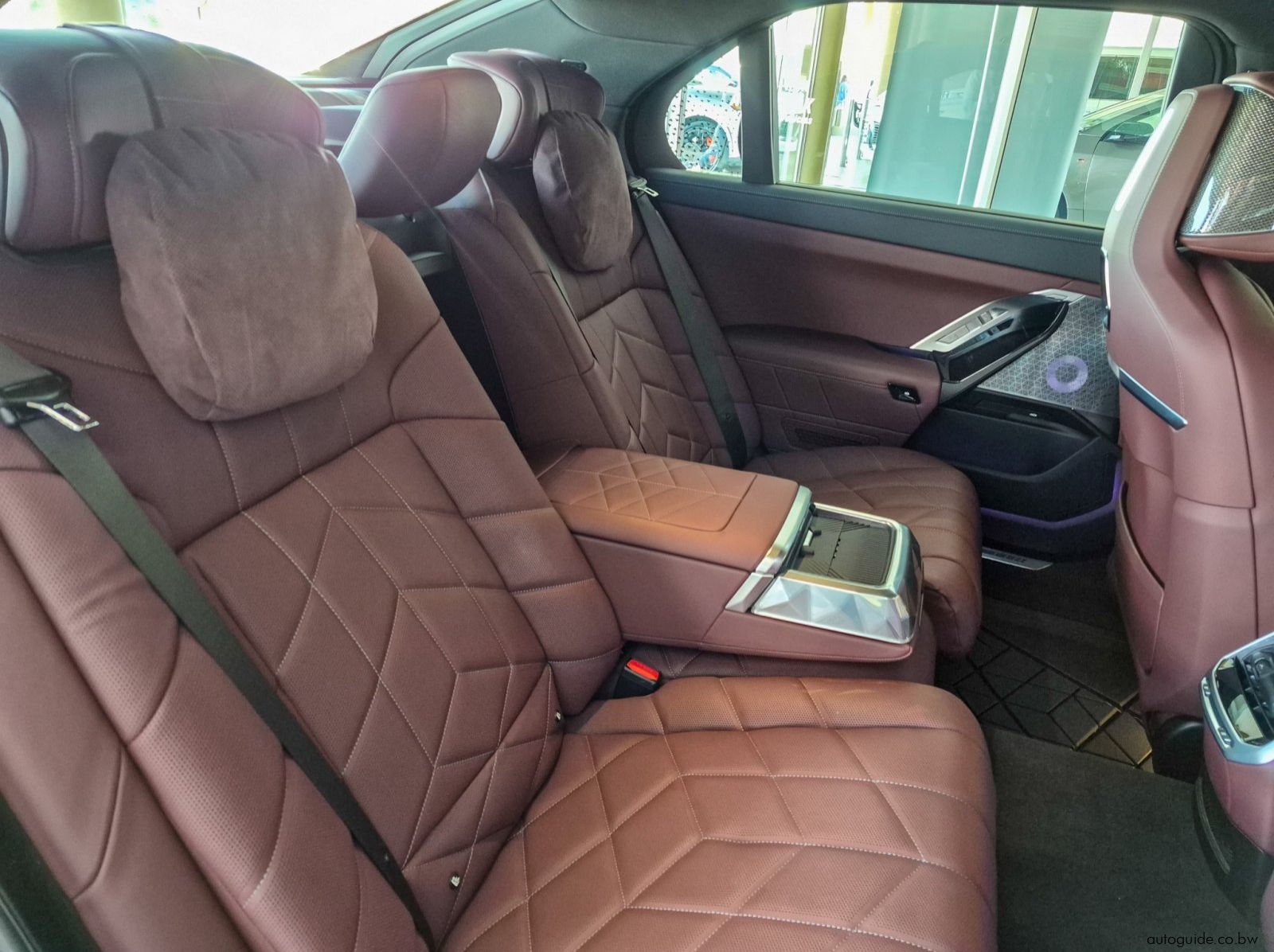 2025 BMW M760e X-Drive pictures