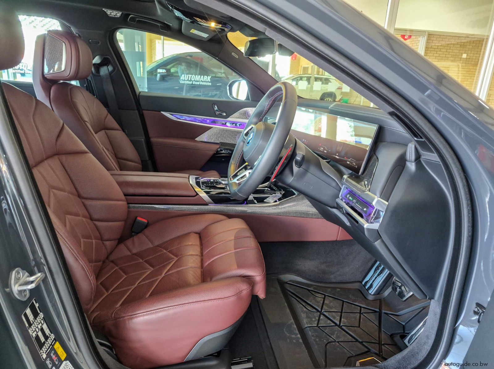 2025 BMW M760e X-Drive pictures