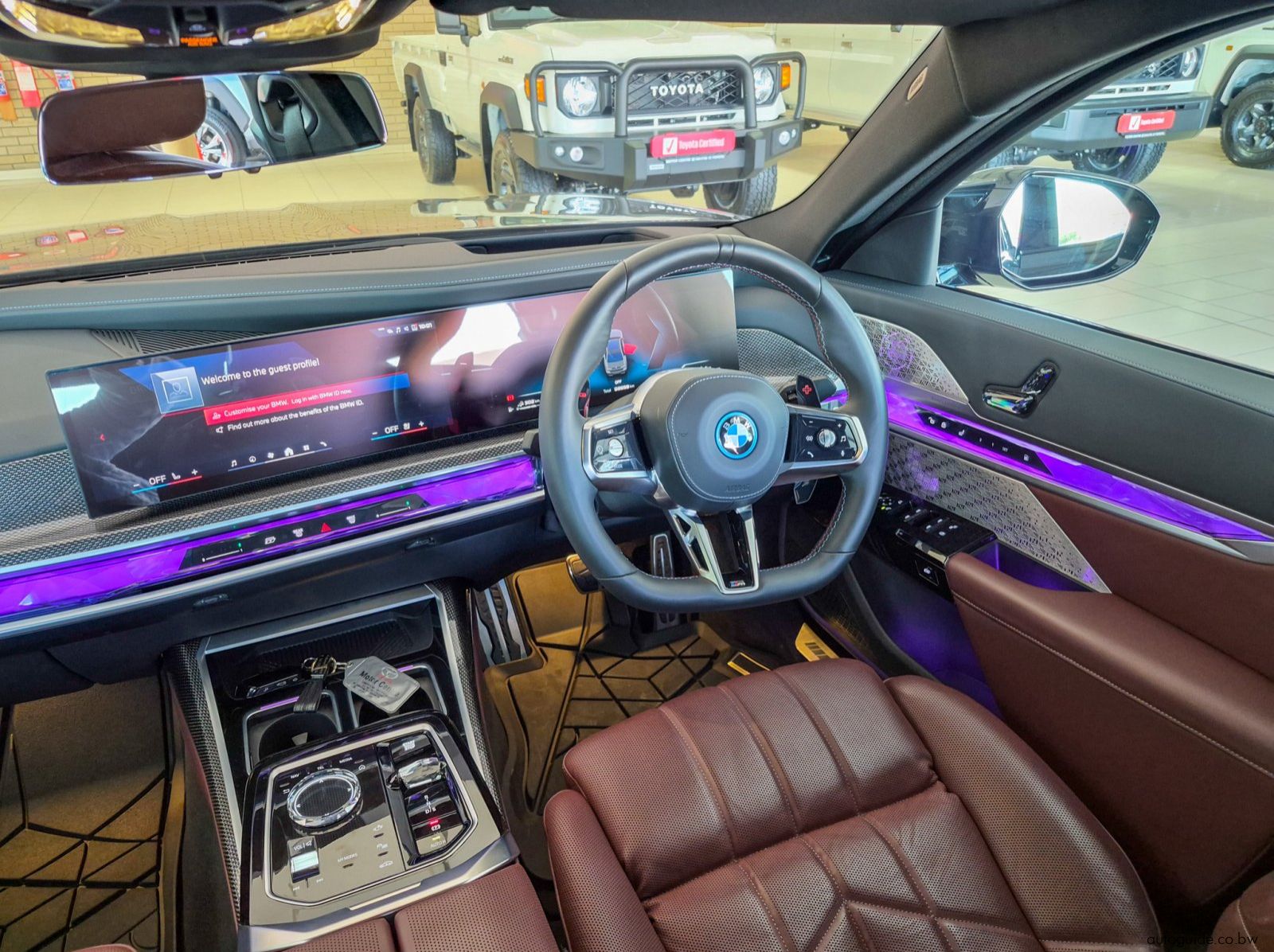 2025 BMW M760e X-Drive pictures