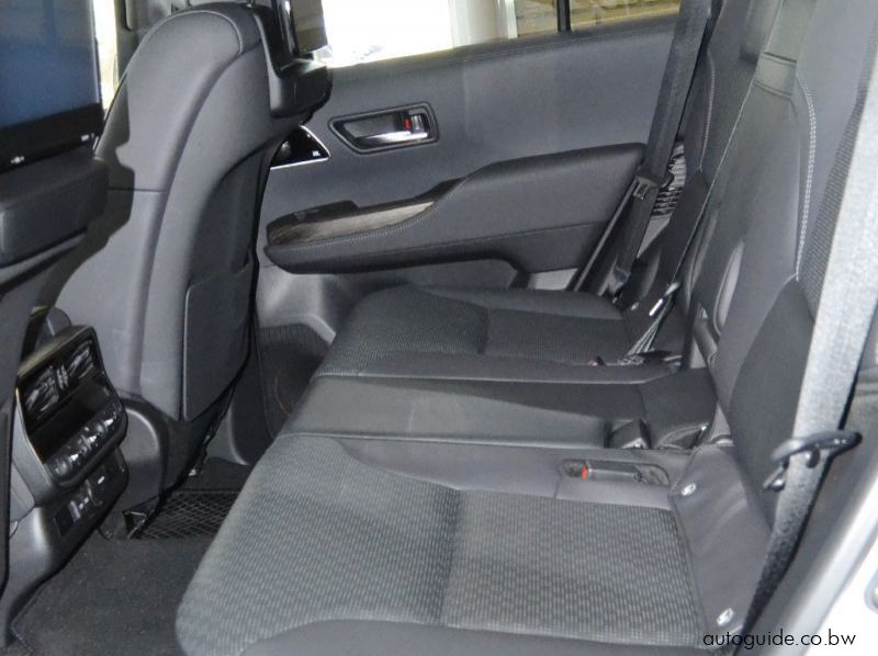 2023 Toyota Land Cruiser 300 Series 3.3TD V6 ZX pictures