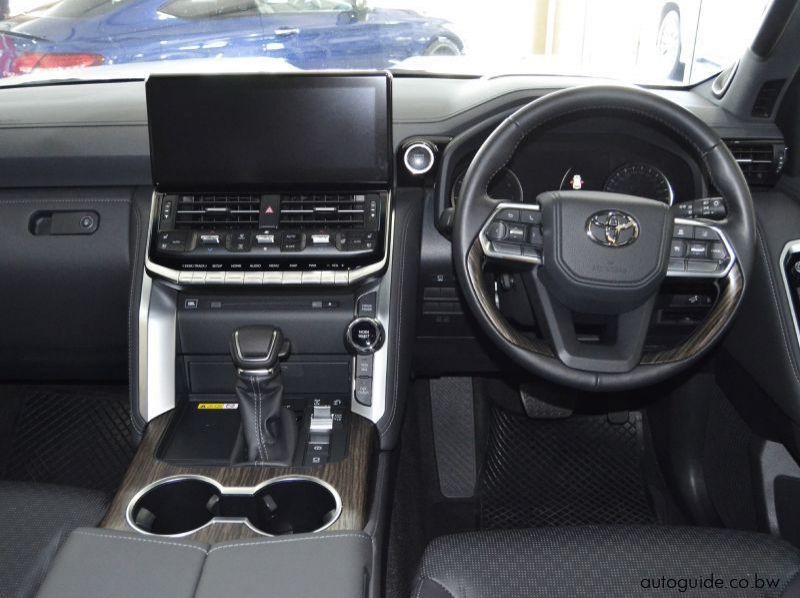 2023 Toyota Land Cruiser 300 Series 3.3TD V6 ZX pictures