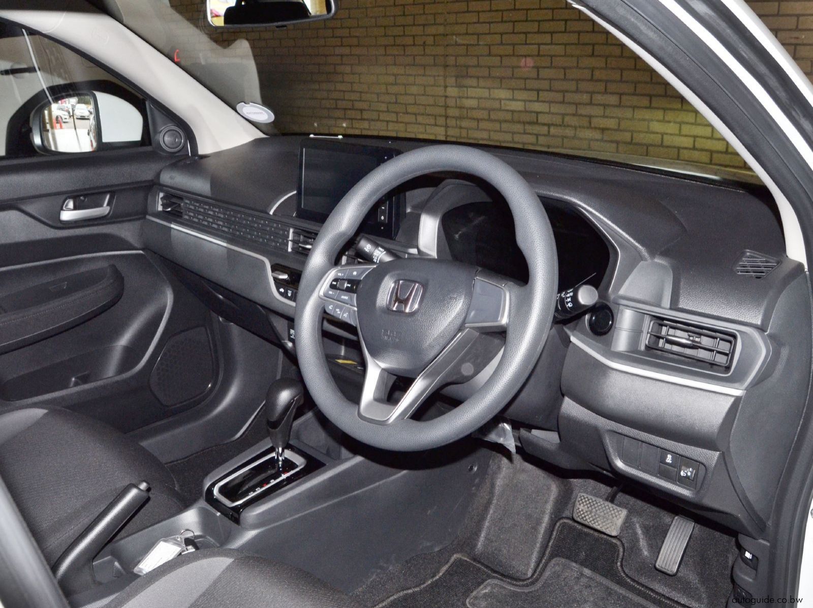 2025 Honda Amaze Comfort pictures