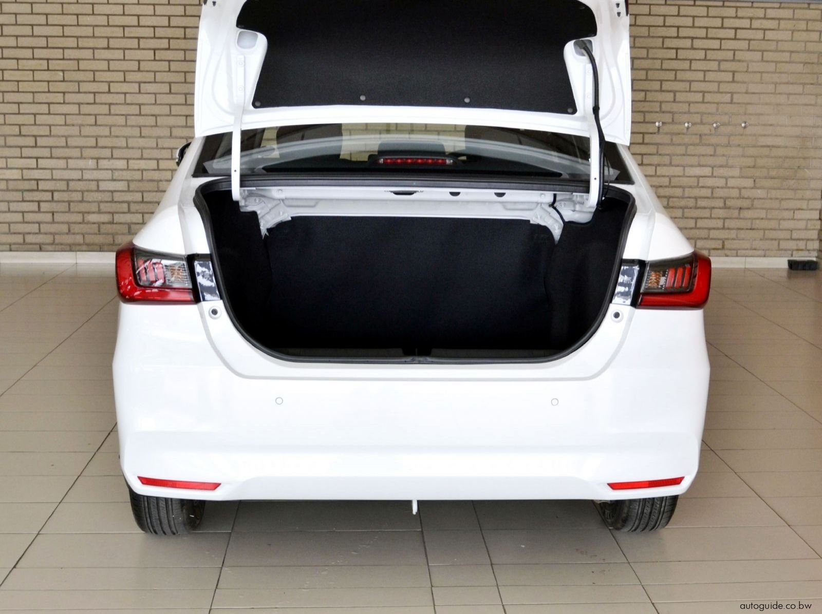 2025 Honda Amaze Comfort pictures