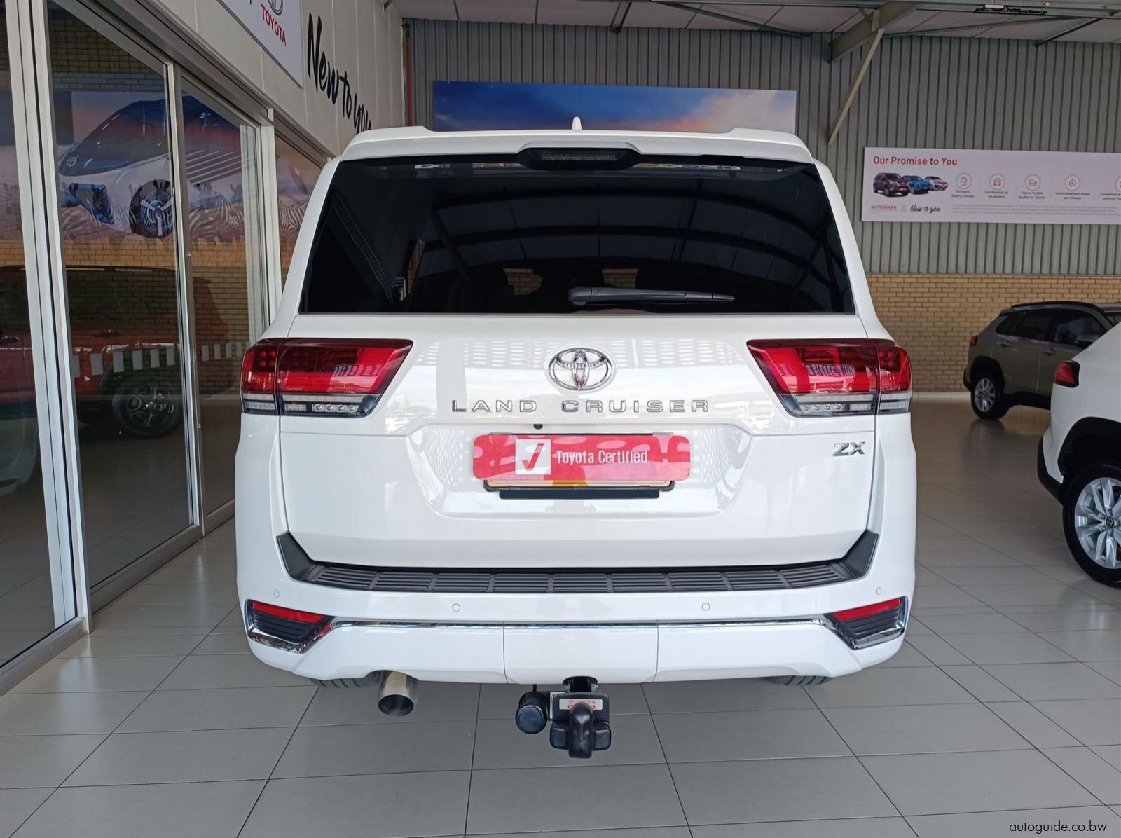 2025 Toyota Land Cruiser 300 ZX 3.3TD pictures