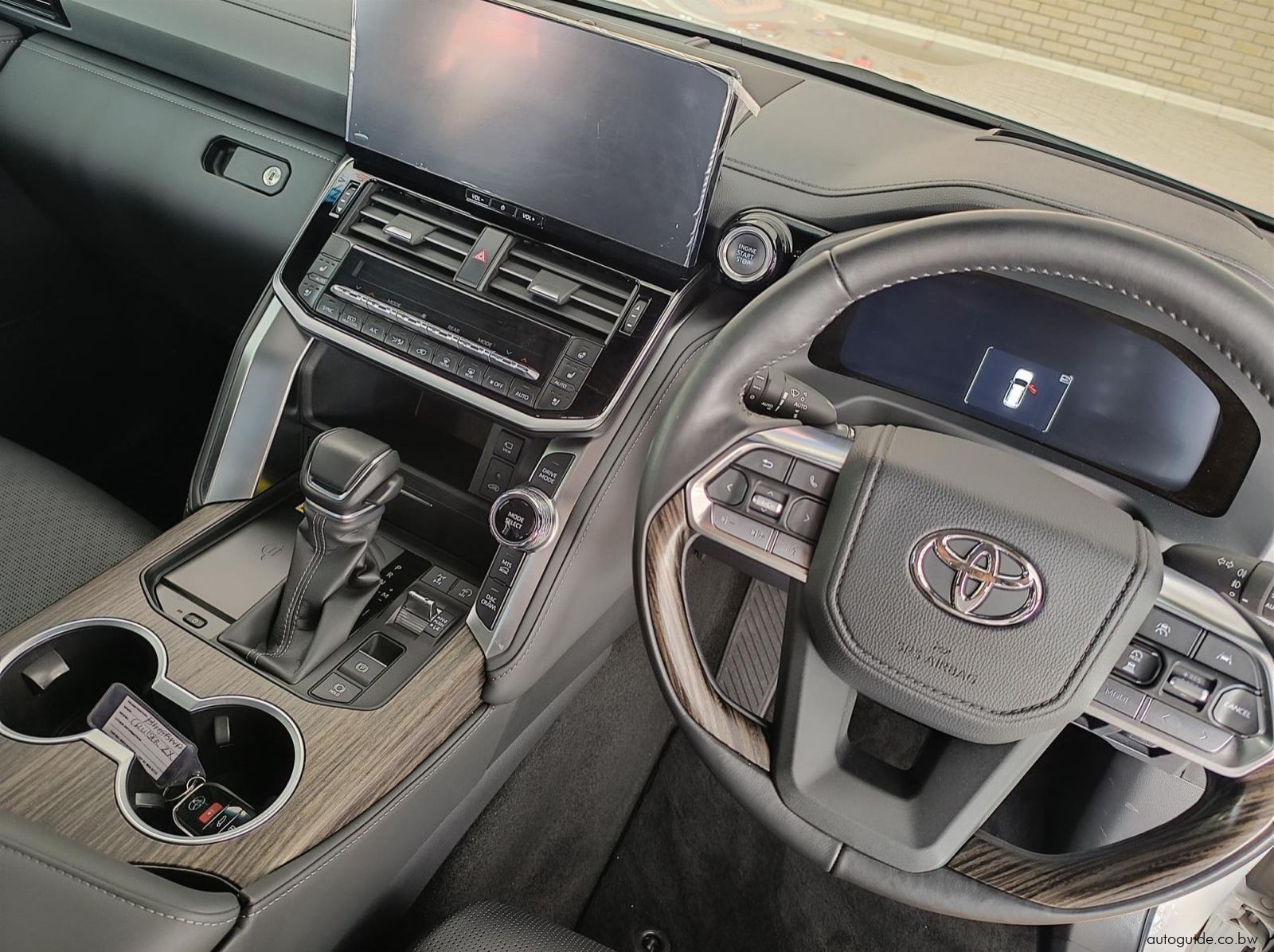 2025 Toyota Land Cruiser 300 ZX 3.3TD pictures