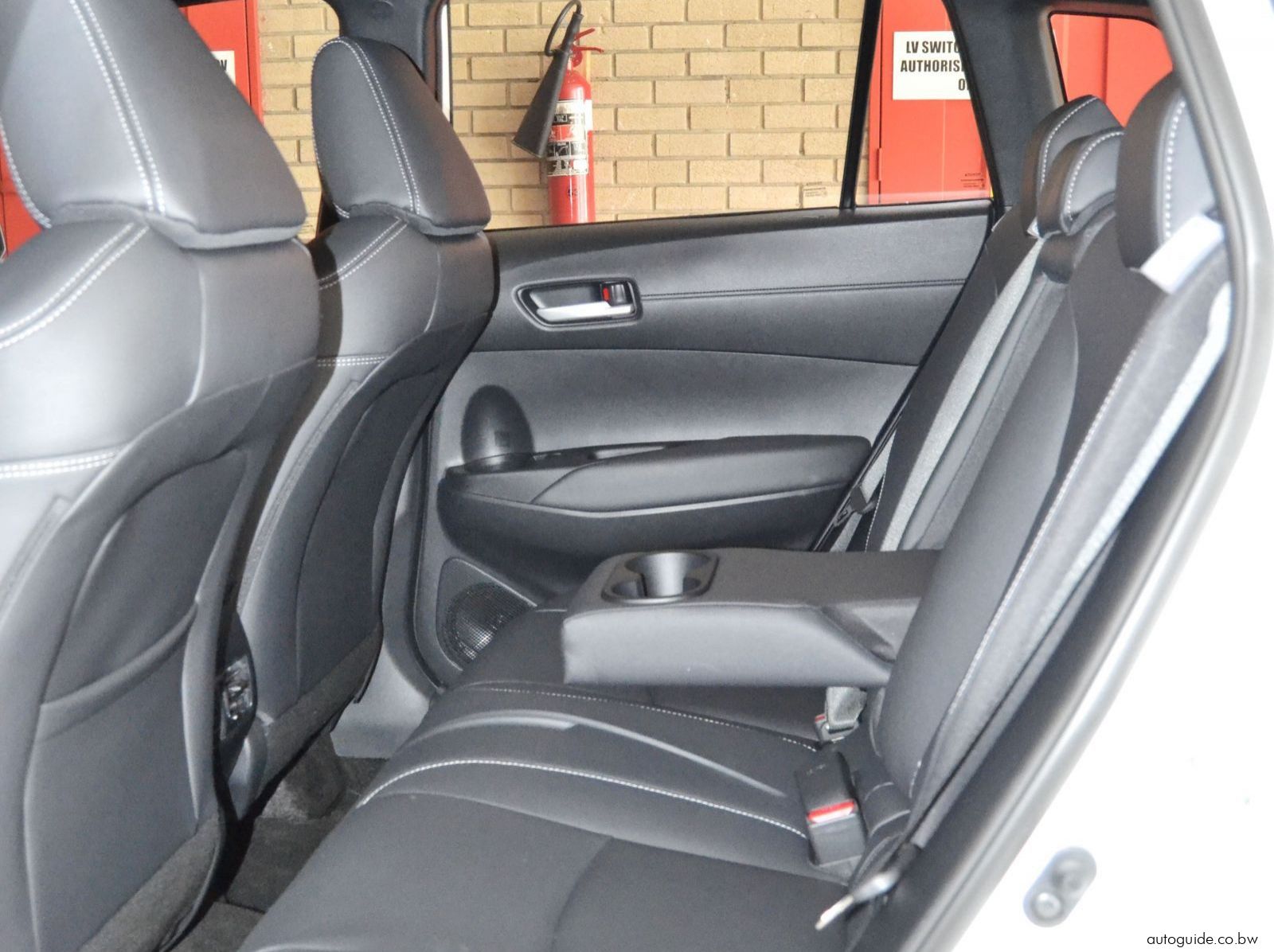 2025 Toyota Corolla Cross XR HEV pictures