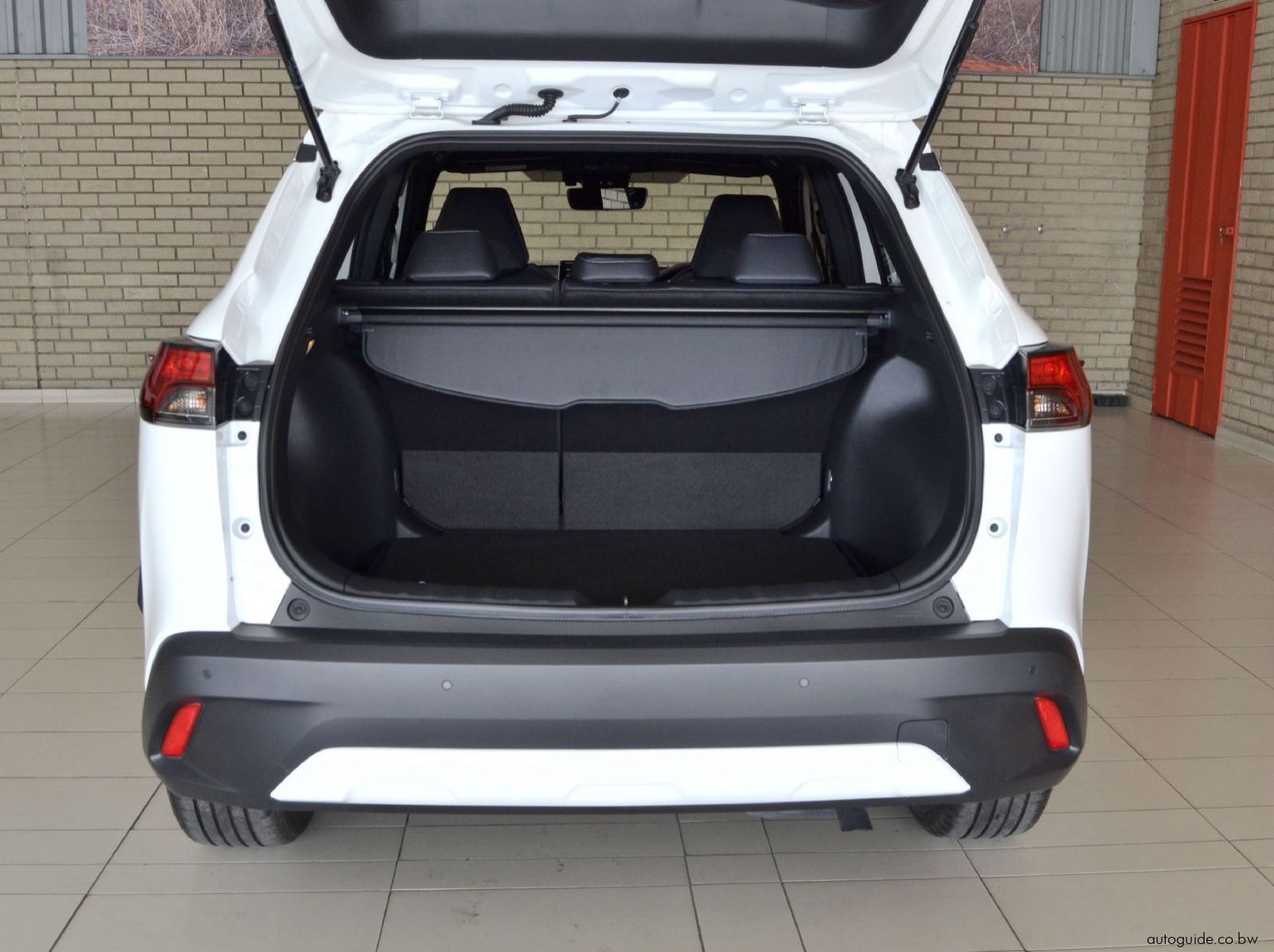 2025 Toyota Corolla Cross XR HEV pictures