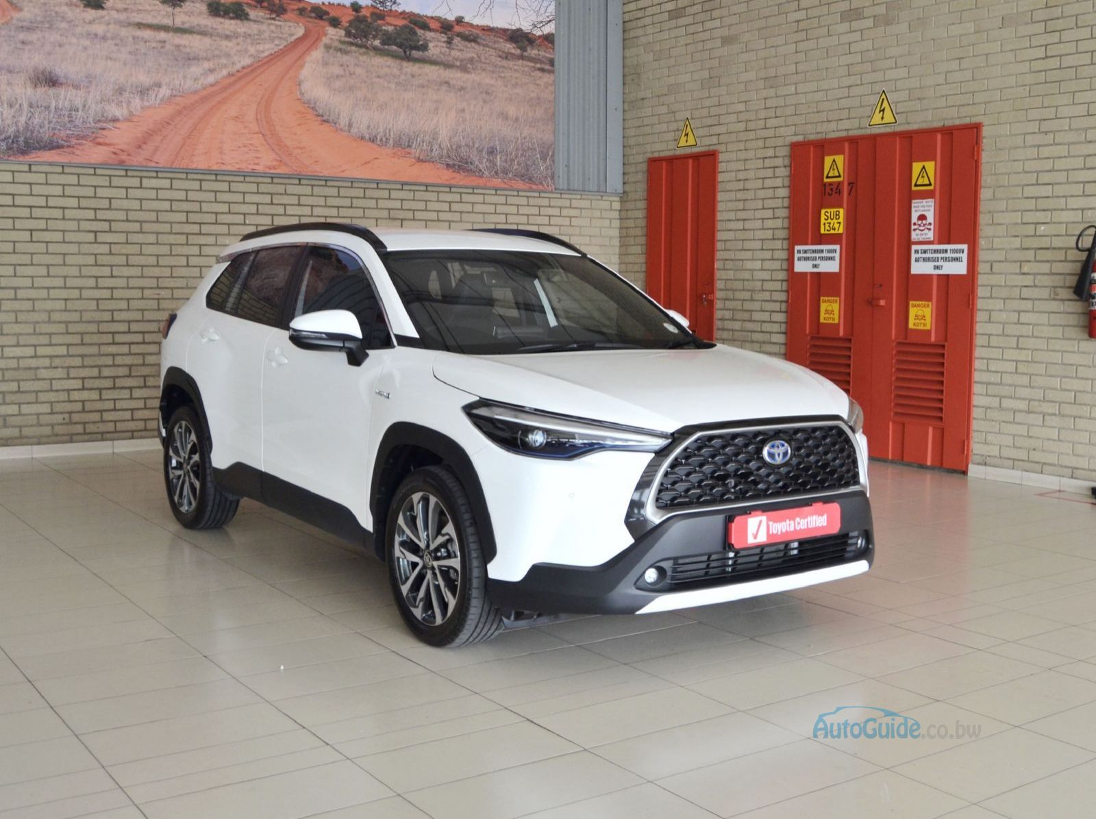 2025 Toyota Corolla Cross XR HEV pictures