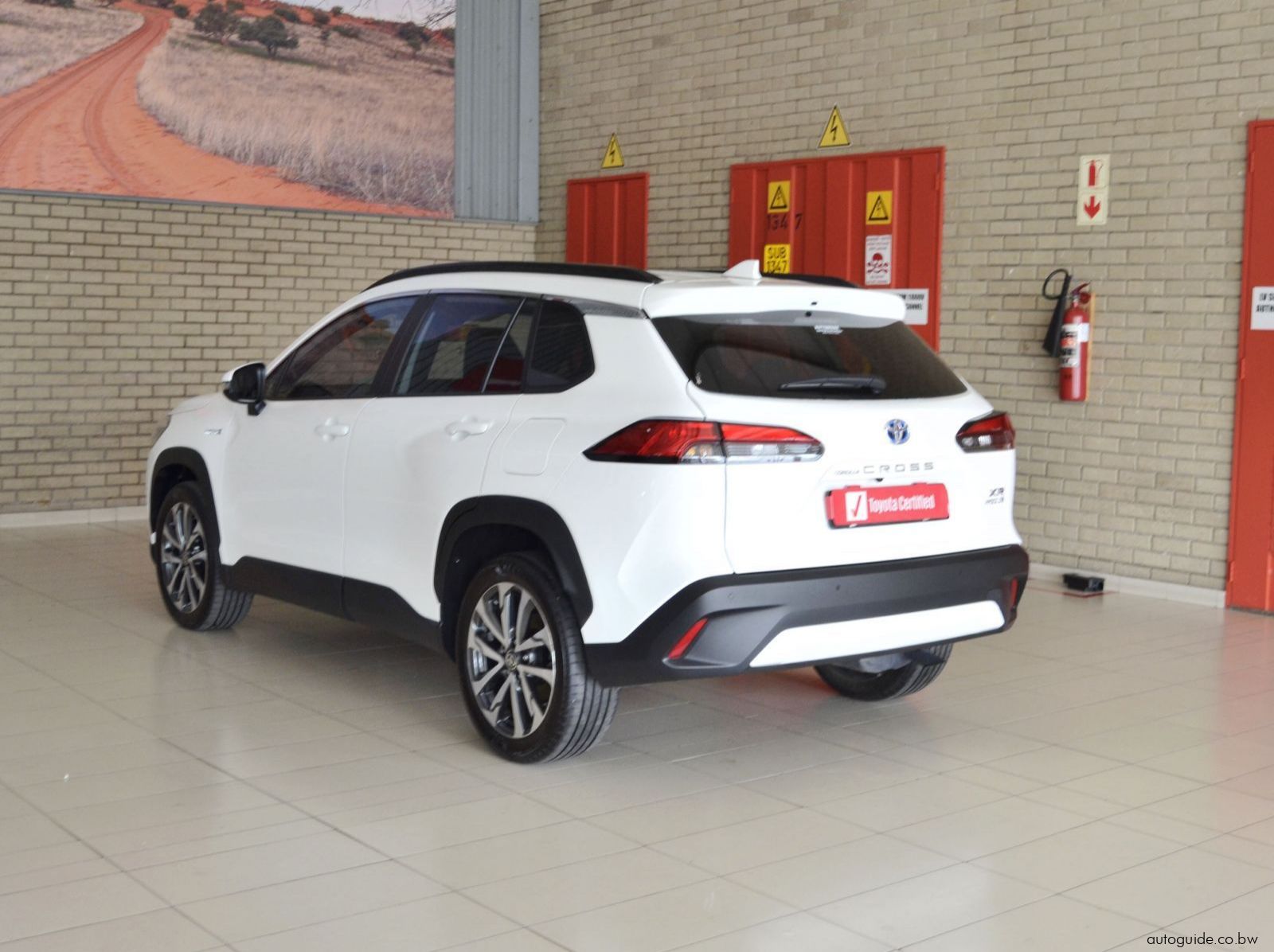 2025 Toyota Corolla Cross XR HEV pictures