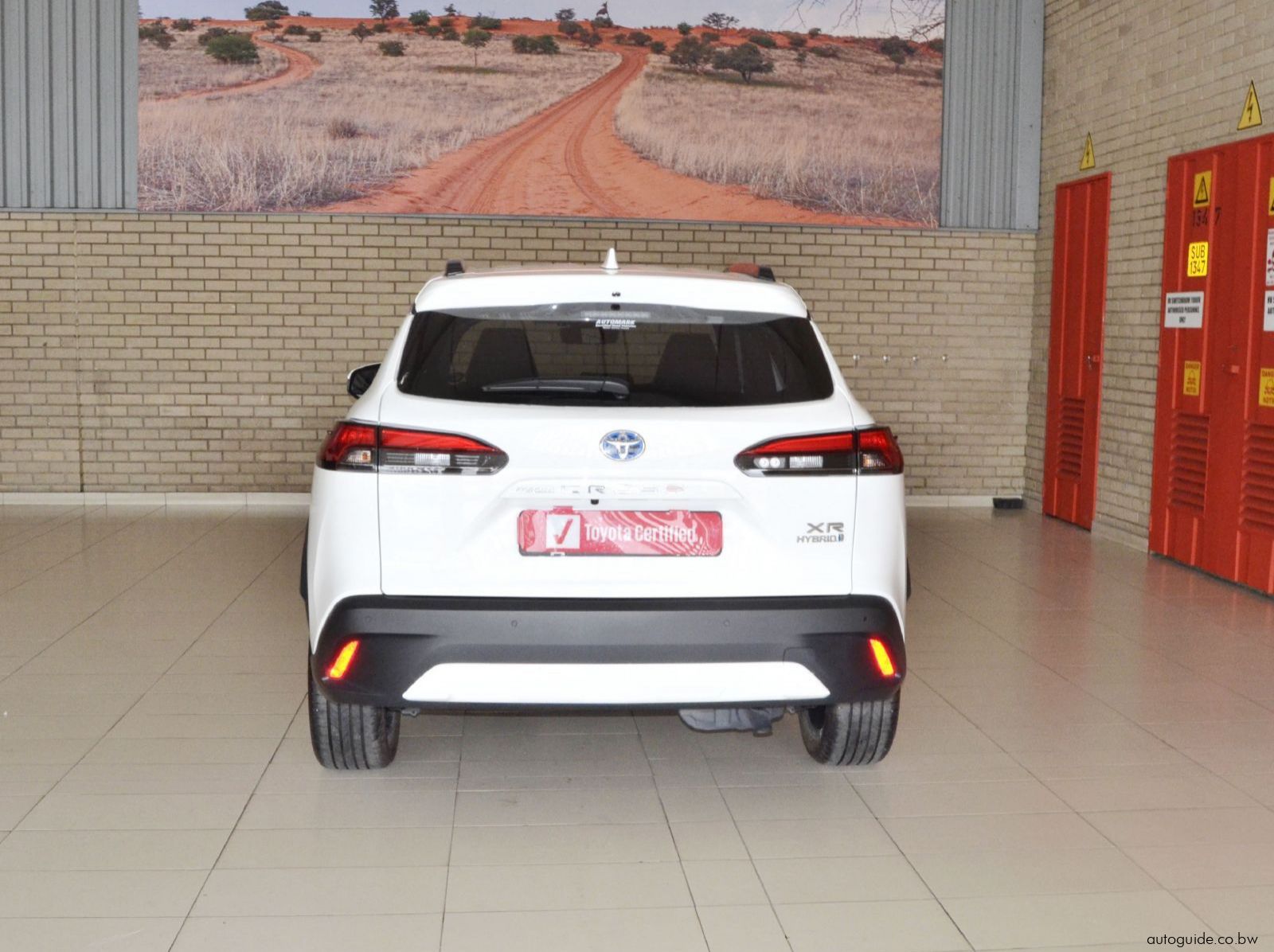 2025 Toyota Corolla Cross XR HEV pictures