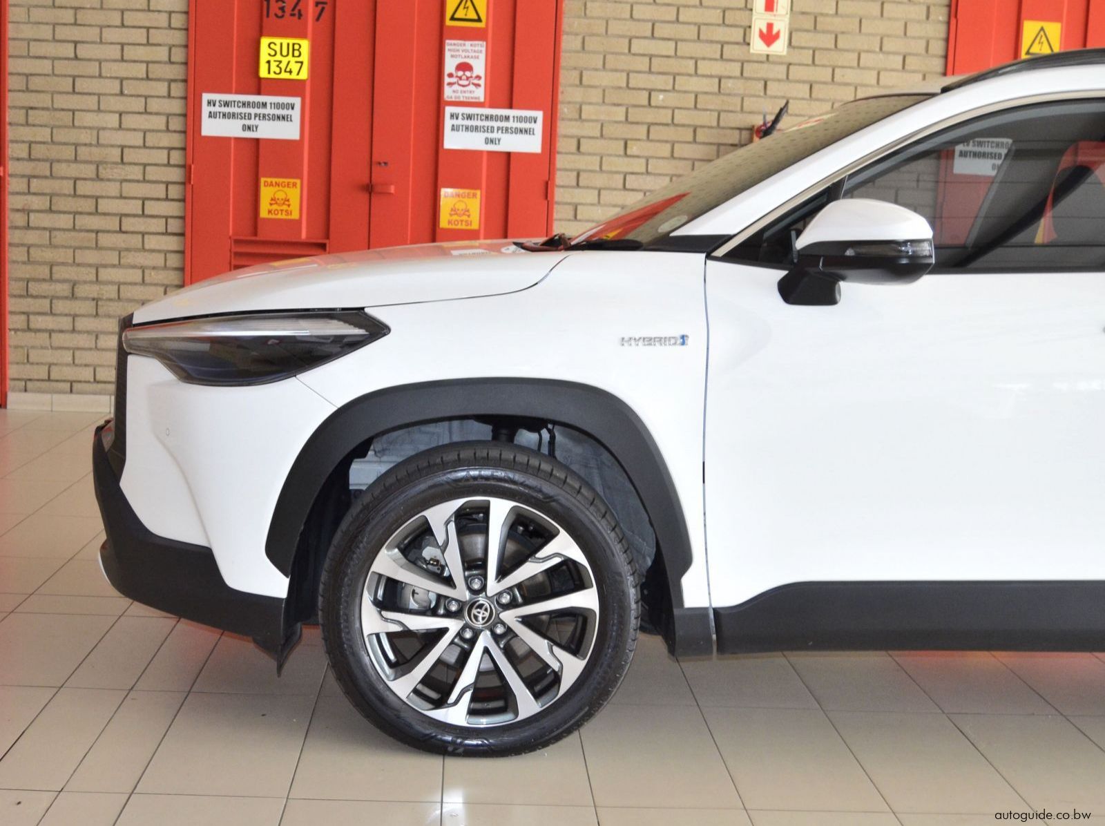 2025 Toyota Corolla Cross XR HEV pictures