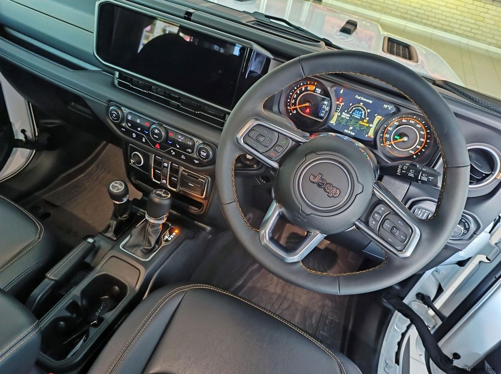 2025 Jeep Wrangler Sahara 4x4 2.0L pictures