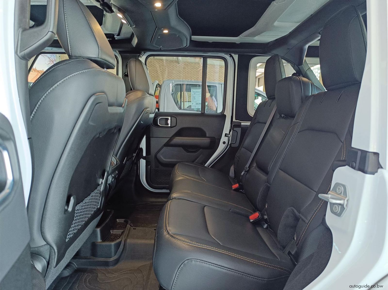 2025 Jeep Wrangler Sahara 4x4 2.0L pictures