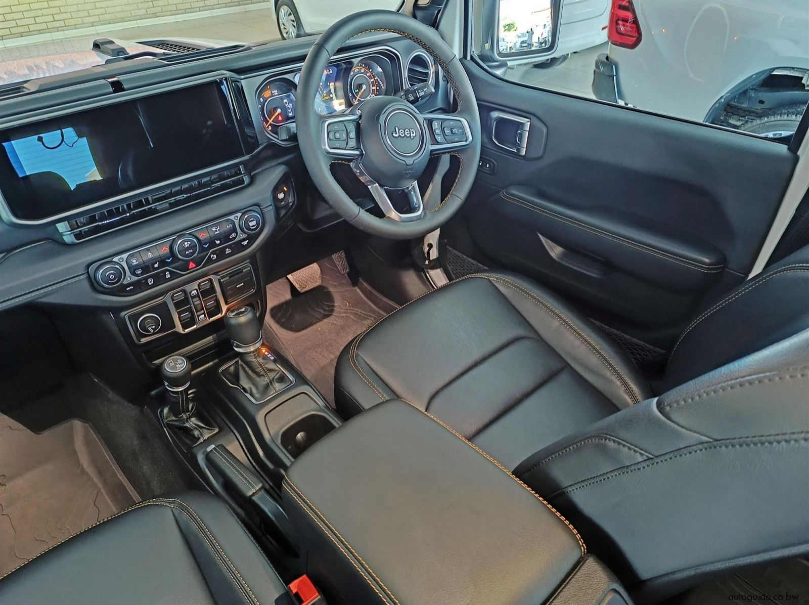 2025 Jeep Wrangler Sahara 4x4 2.0L pictures