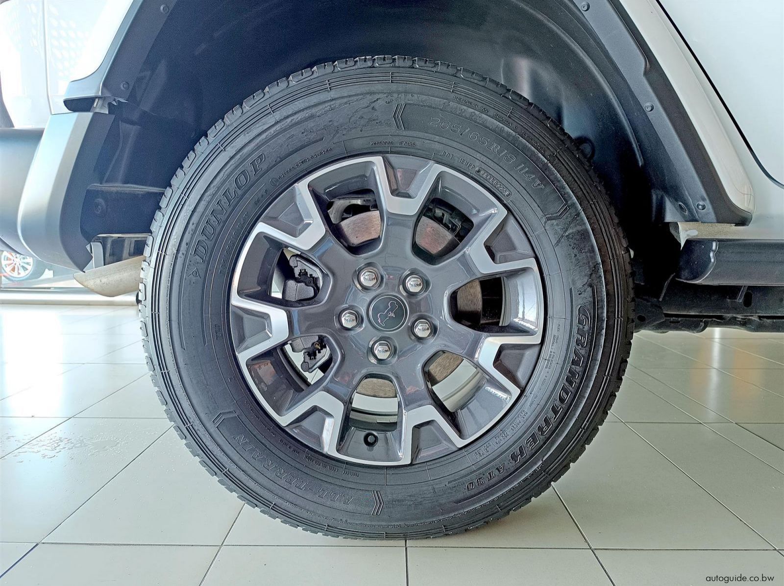 2025 Jeep Wrangler Sahara 4x4 2.0L pictures
