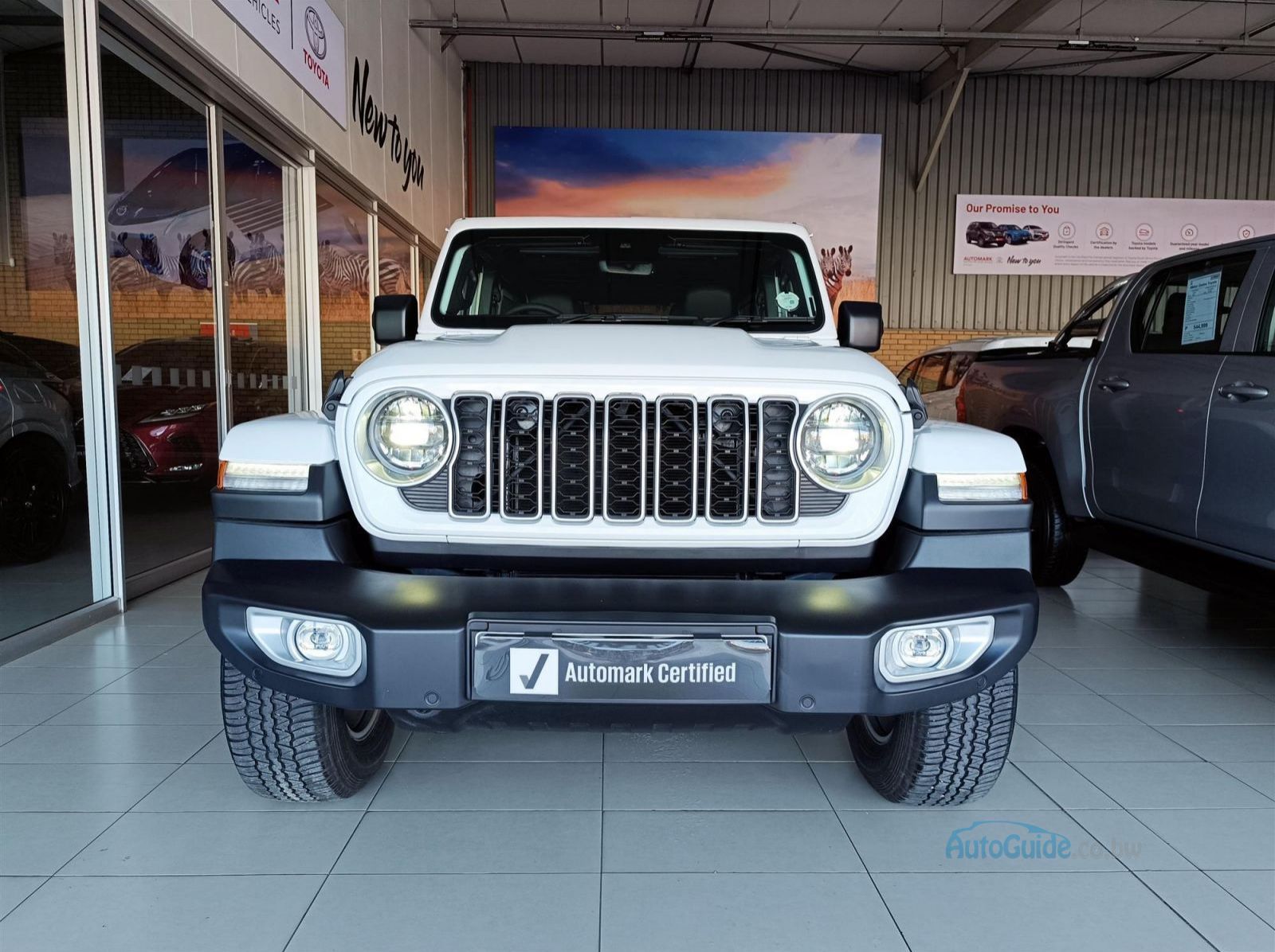 2025 Jeep Wrangler Sahara 4x4 2.0L pictures