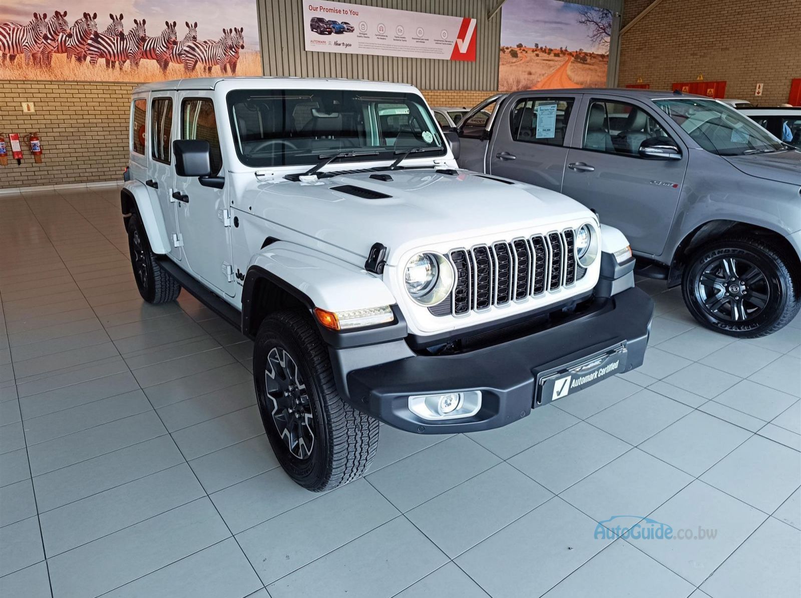 2025 Jeep Wrangler Sahara 4x4 2.0L pictures