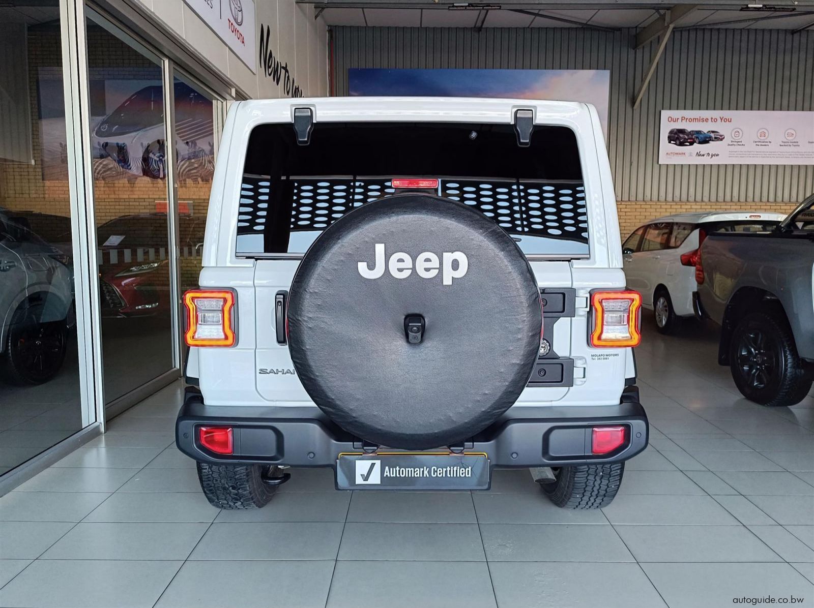 2025 Jeep Wrangler Sahara 4x4 2.0L pictures