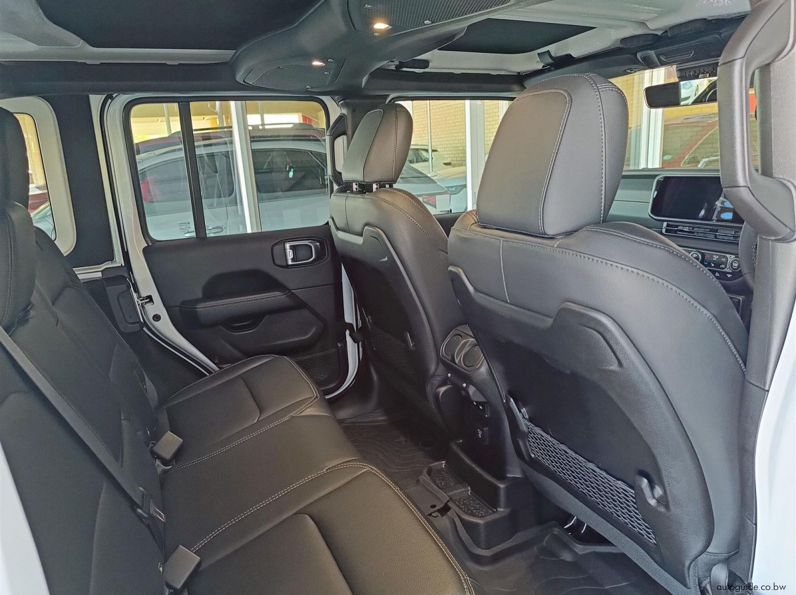 2025 Jeep Wrangler Sahara 4x4 2.0L pictures