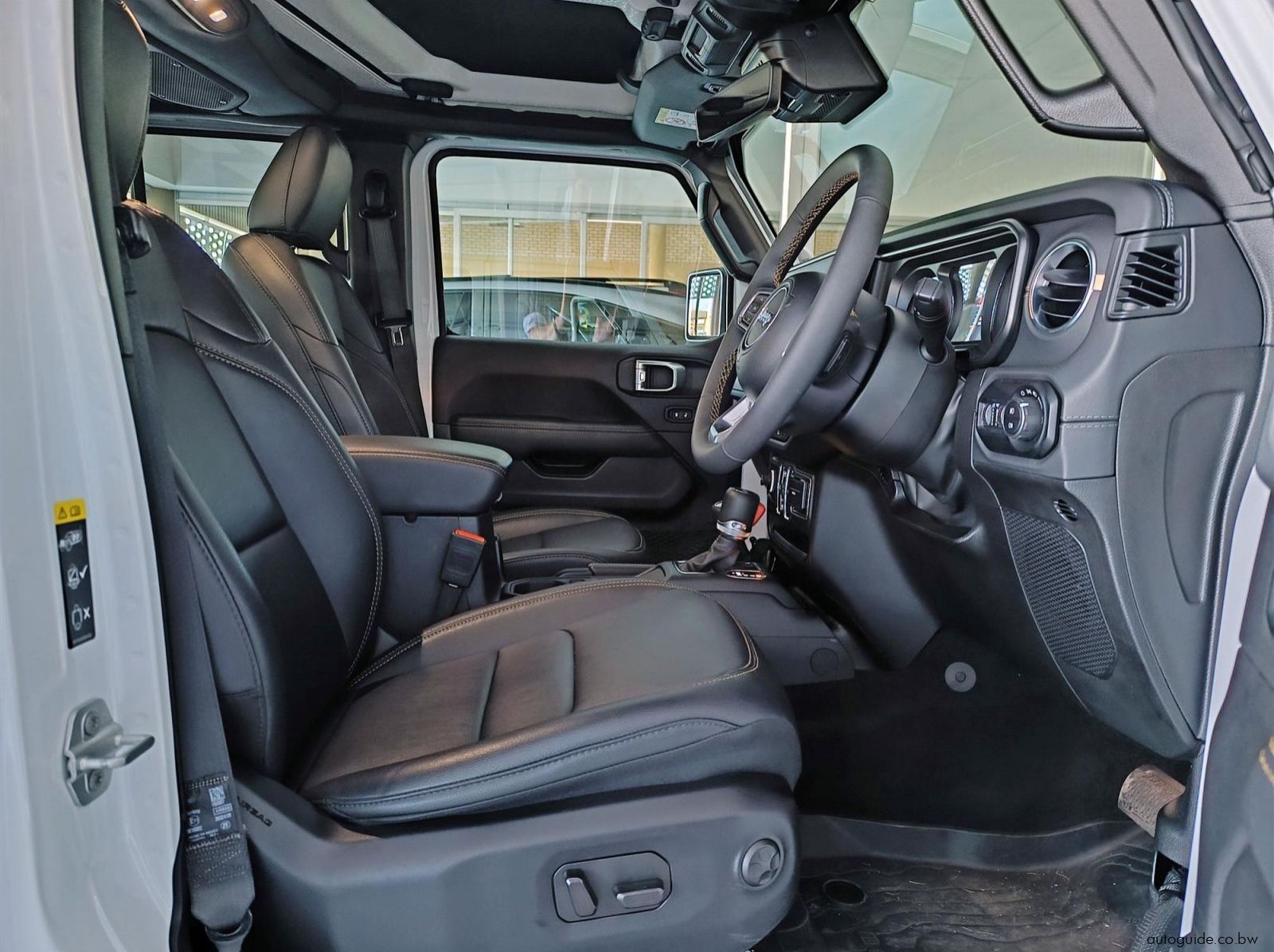 2025 Jeep Wrangler Sahara 4x4 2.0L pictures