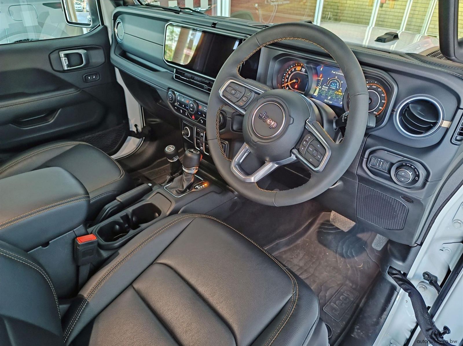2025 Jeep Wrangler Sahara 4x4 2.0L pictures