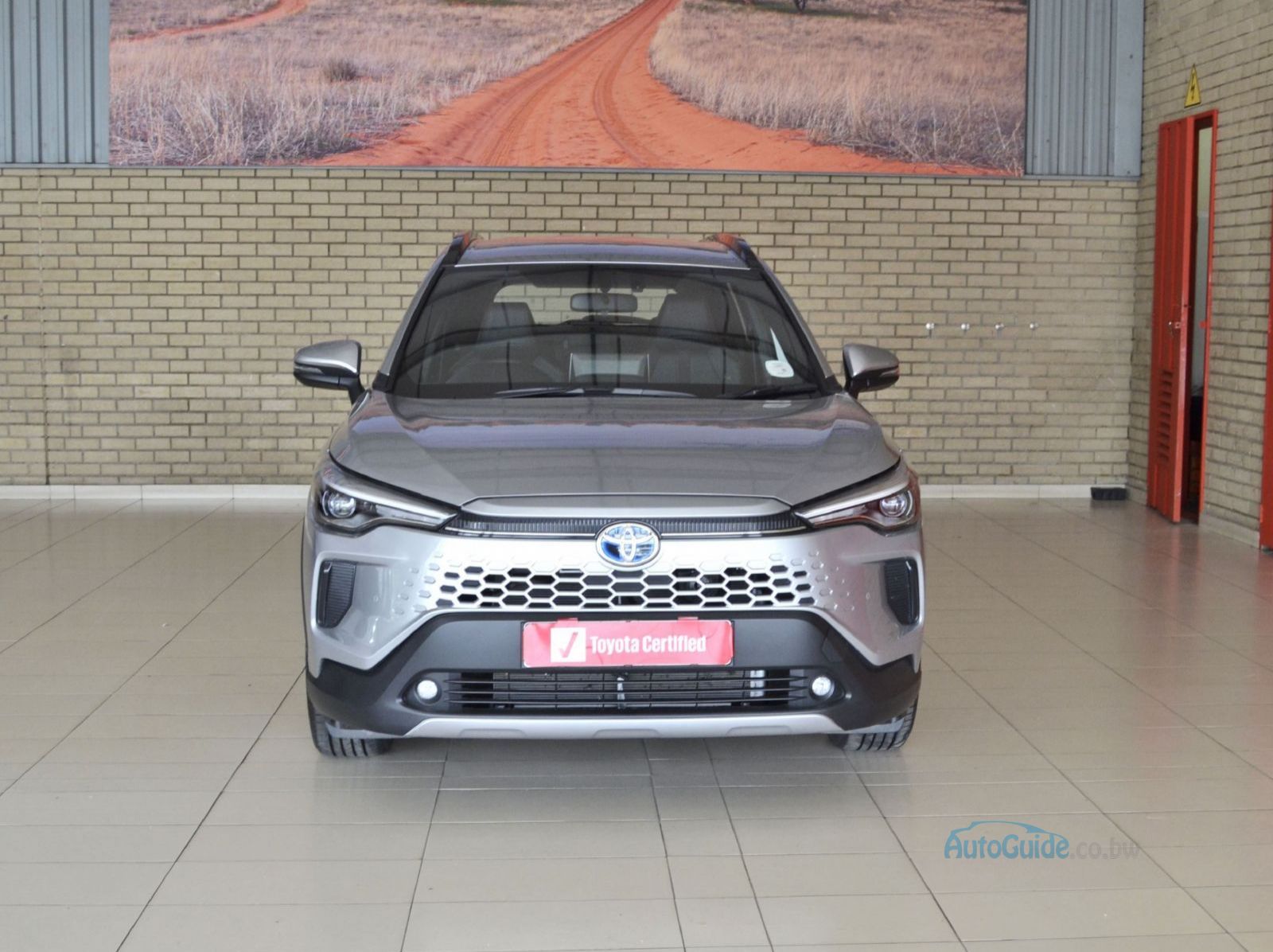 2025 Toyota Corolla Cross XS HEV pictures