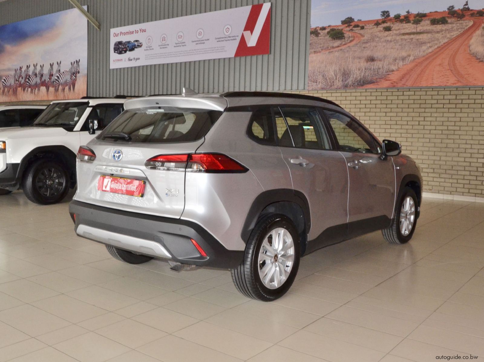 2025 Toyota Corolla Cross XS HEV pictures