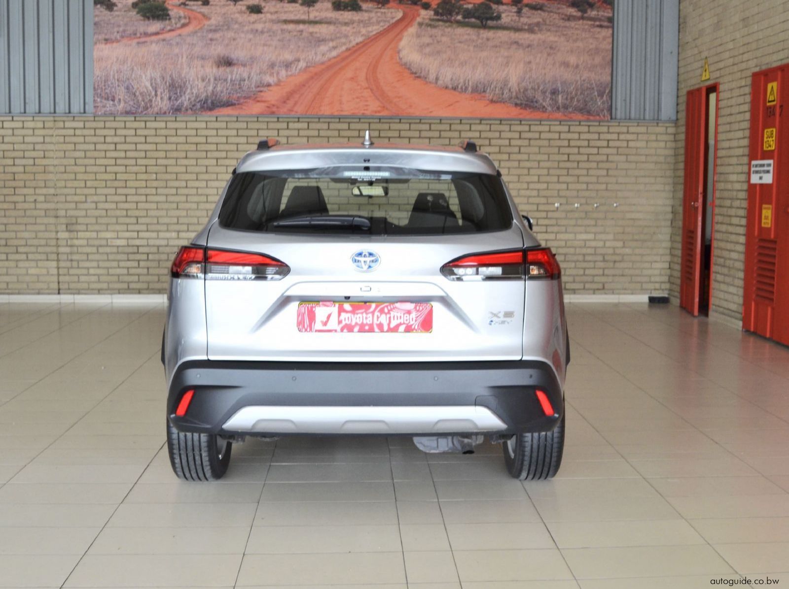 2025 Toyota Corolla Cross XS HEV pictures