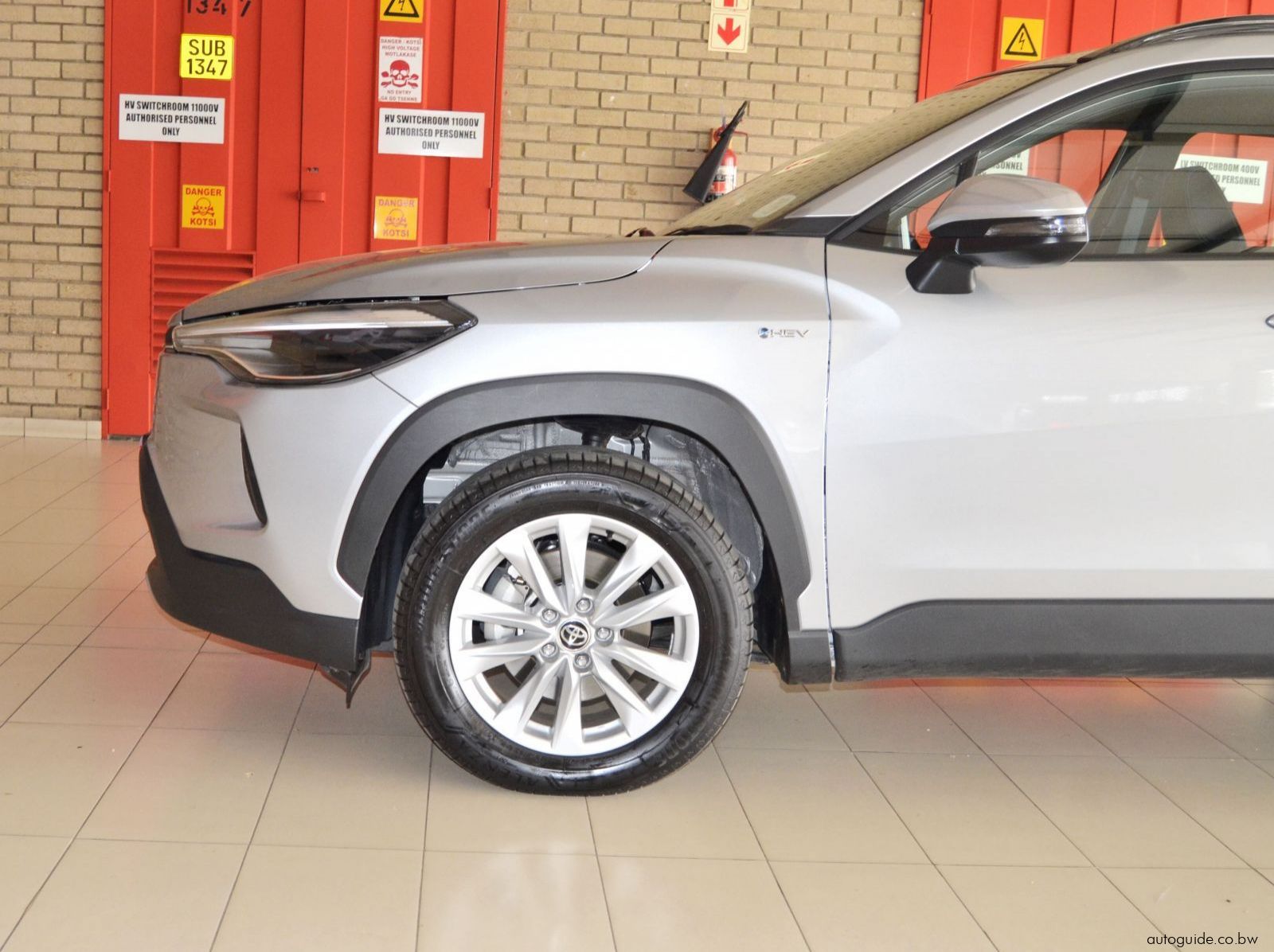 2025 Toyota Corolla Cross XS HEV pictures