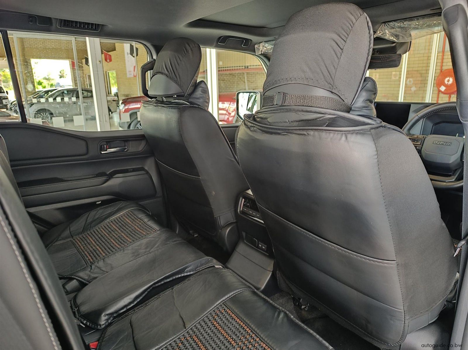 2025 Toyota Prado VX-R 2.8GD TX pictures