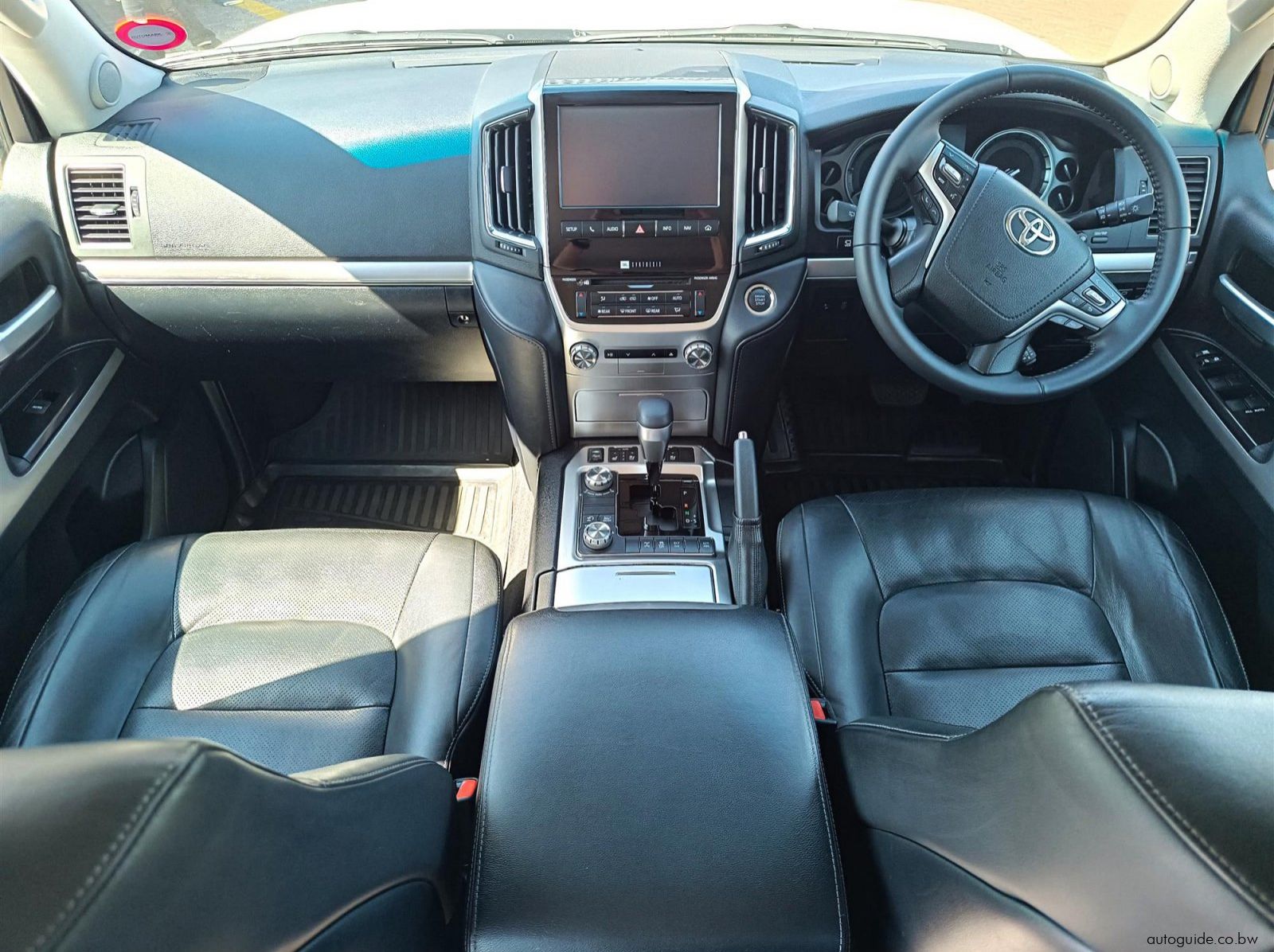 2020 Toyota Land Cruiser 200 4.5TD VX-R V8 pictures
