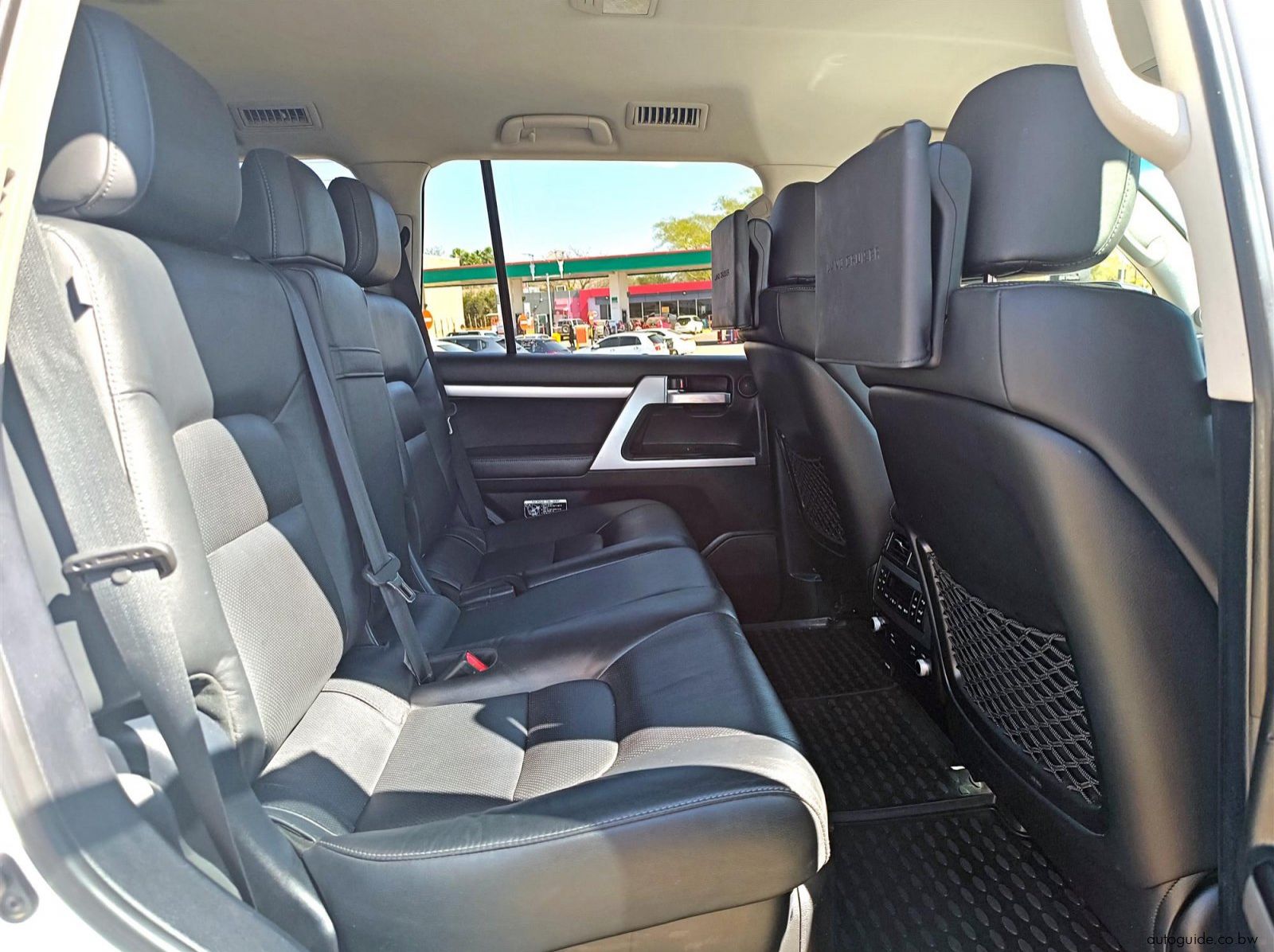 2020 Toyota Land Cruiser 200 4.5TD VX-R V8 pictures
