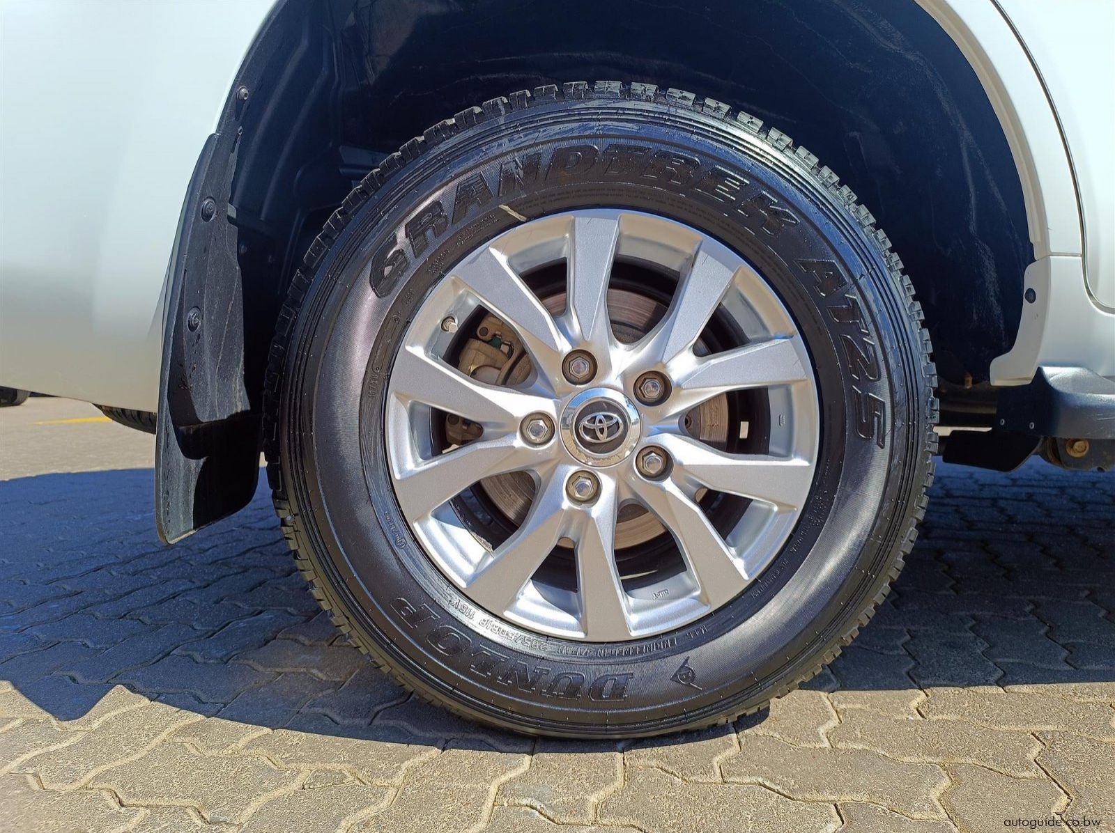 2020 Toyota Land Cruiser 200 4.5TD VX-R V8 pictures