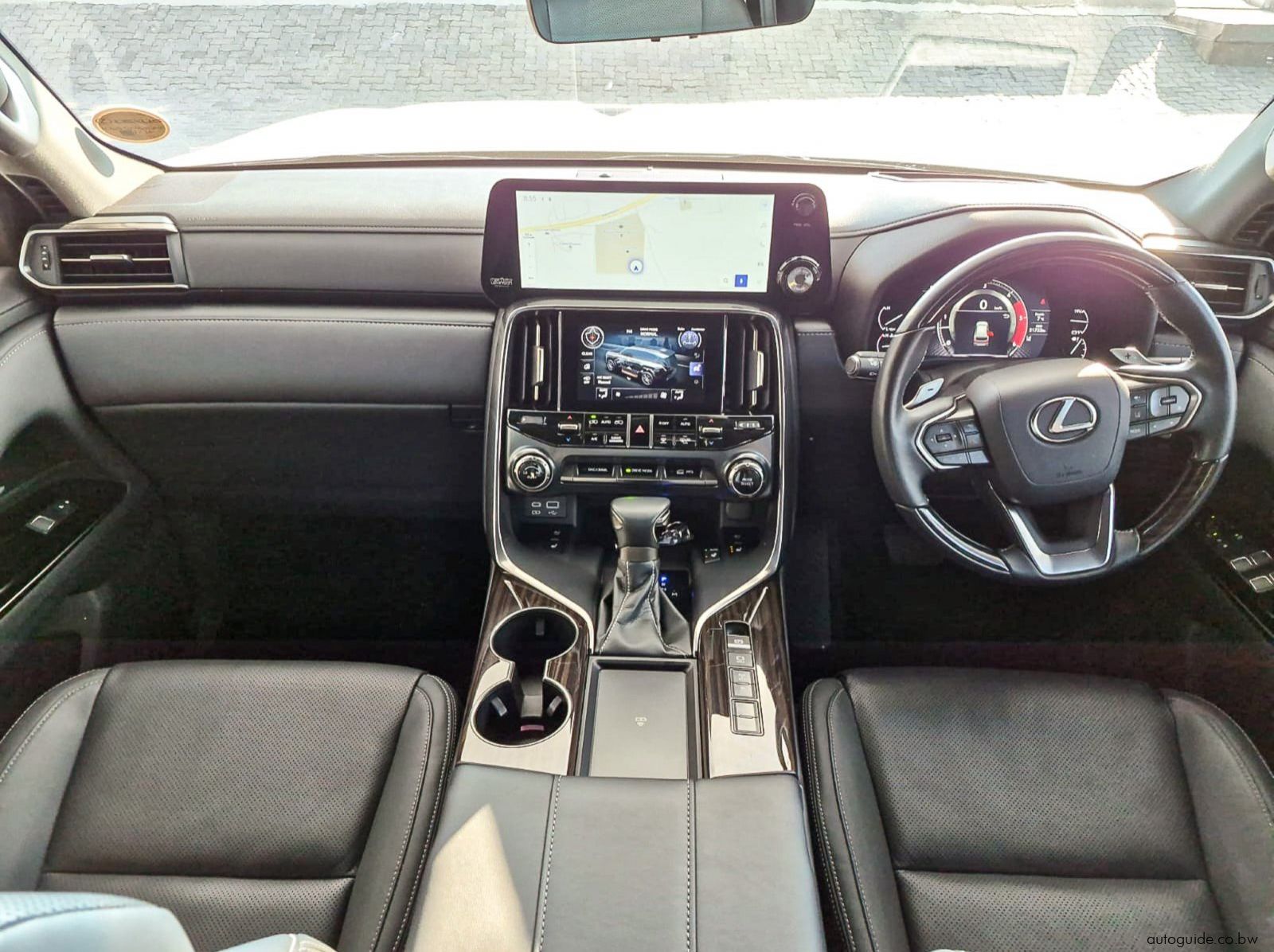 2024 Lexus LX500D Urban pictures