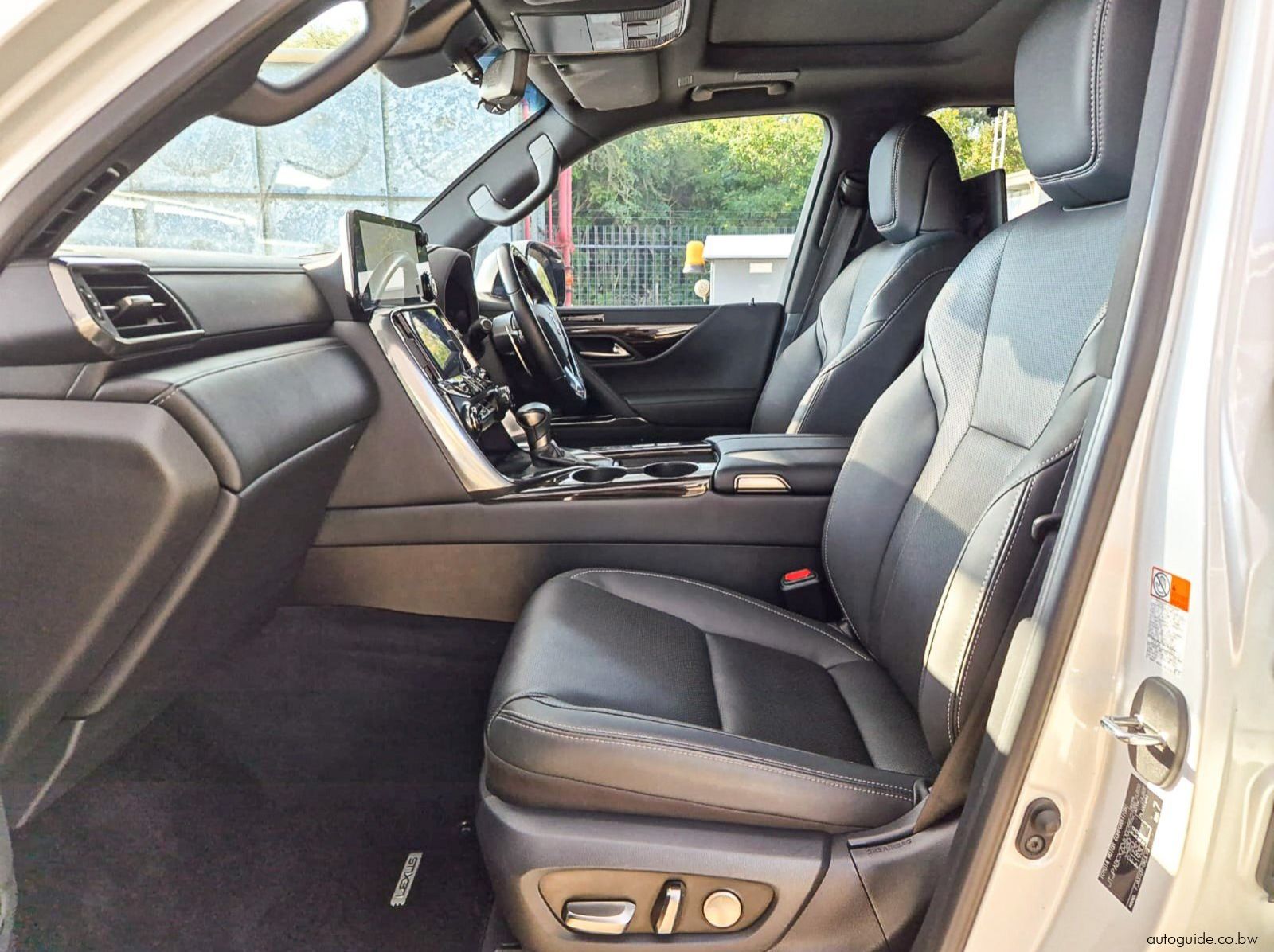 2024 Lexus LX500D Urban pictures