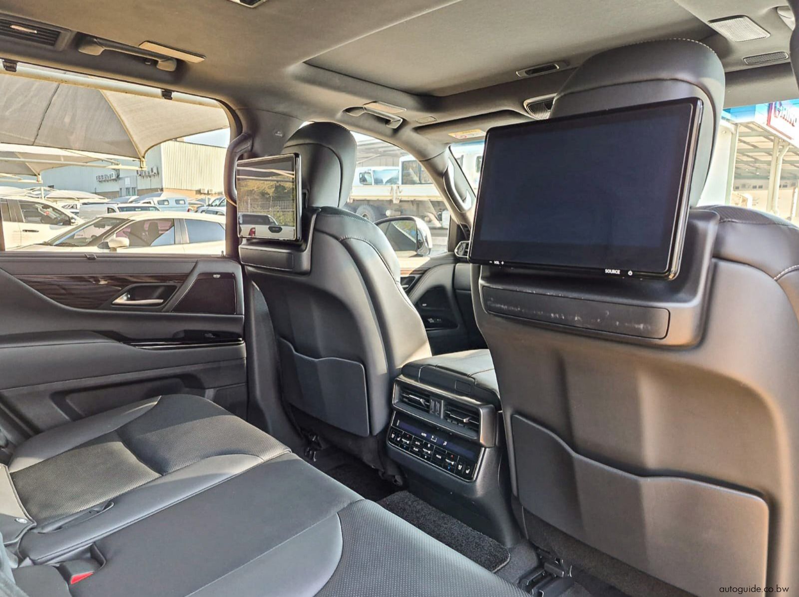 2024 Lexus LX500D Urban pictures