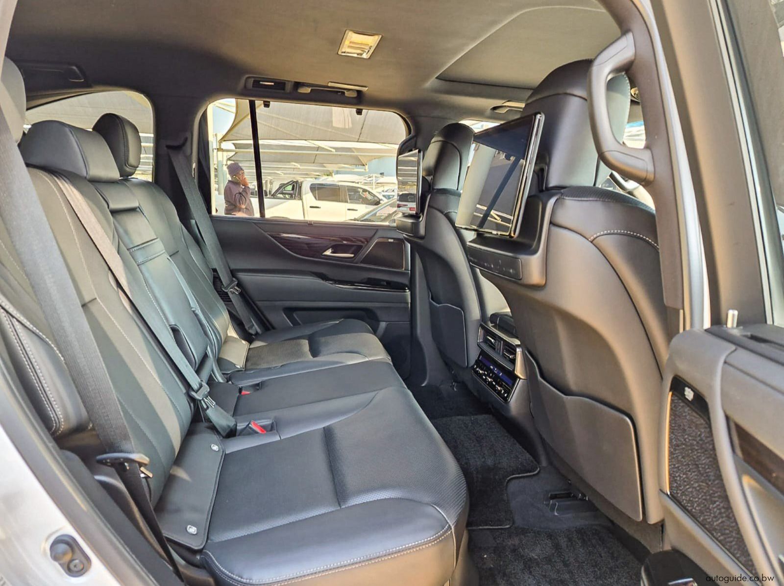 2024 Lexus LX500D Urban pictures