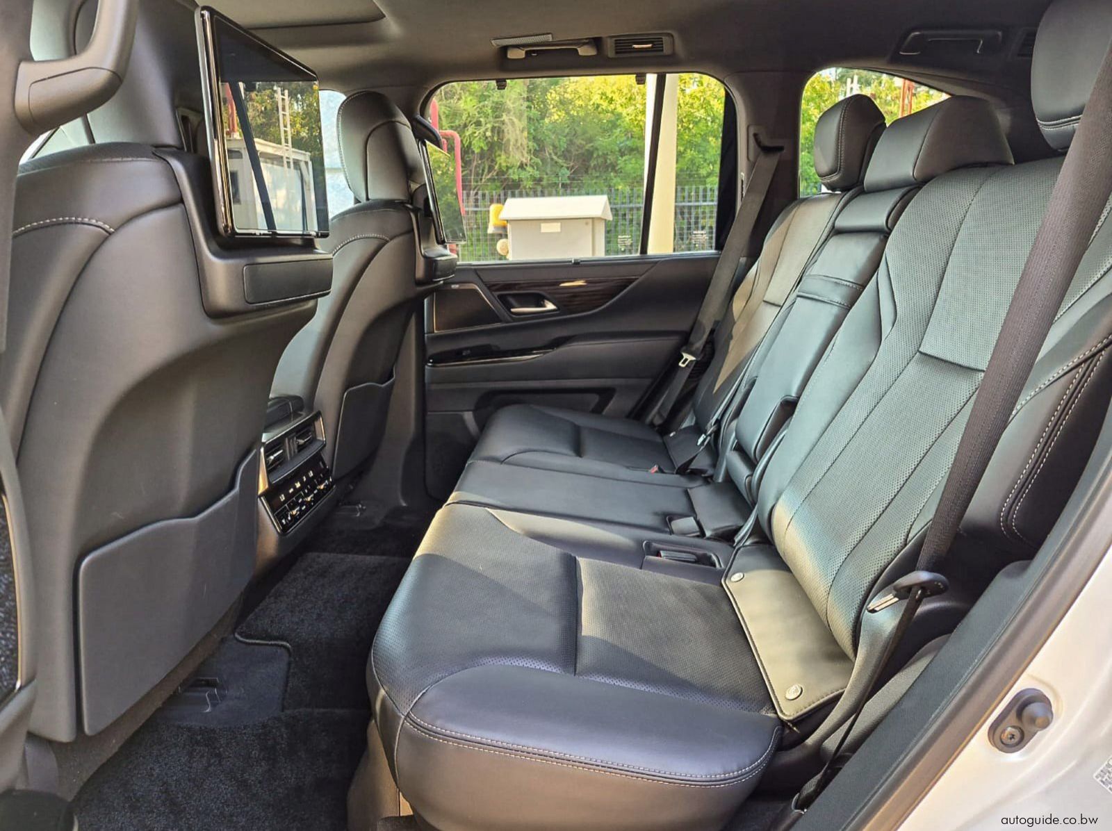 2024 Lexus LX500D Urban pictures