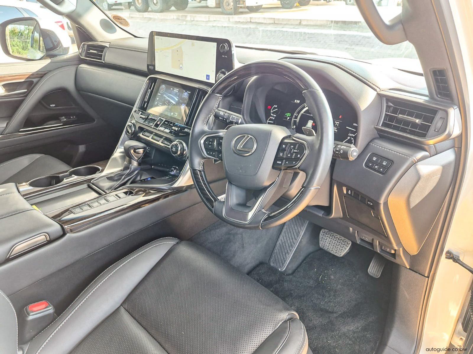 2024 Lexus LX500D Urban pictures