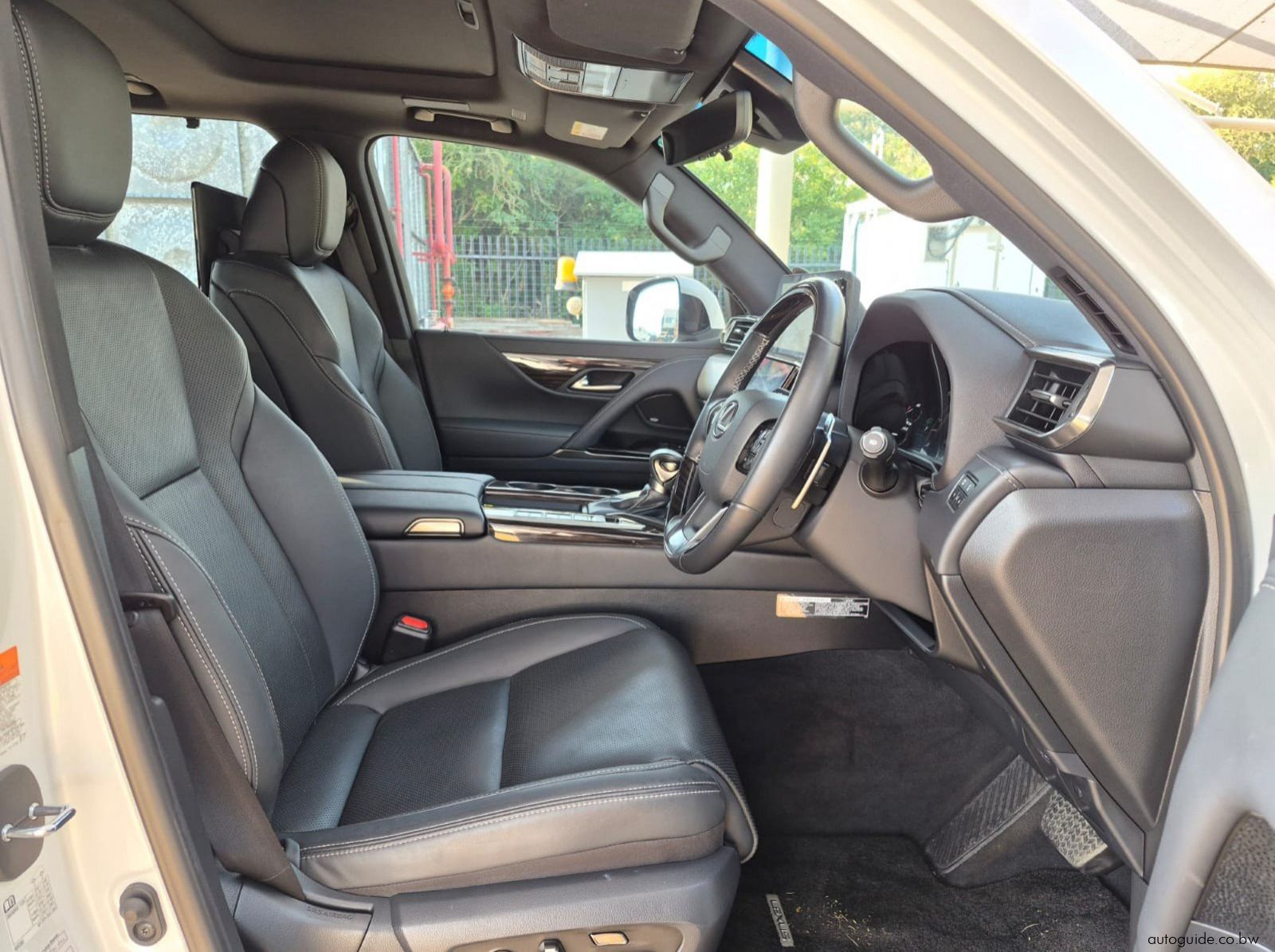 2024 Lexus LX500D Urban pictures