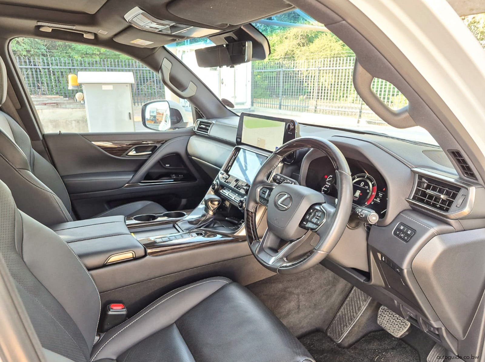 2024 Lexus LX500D Urban pictures