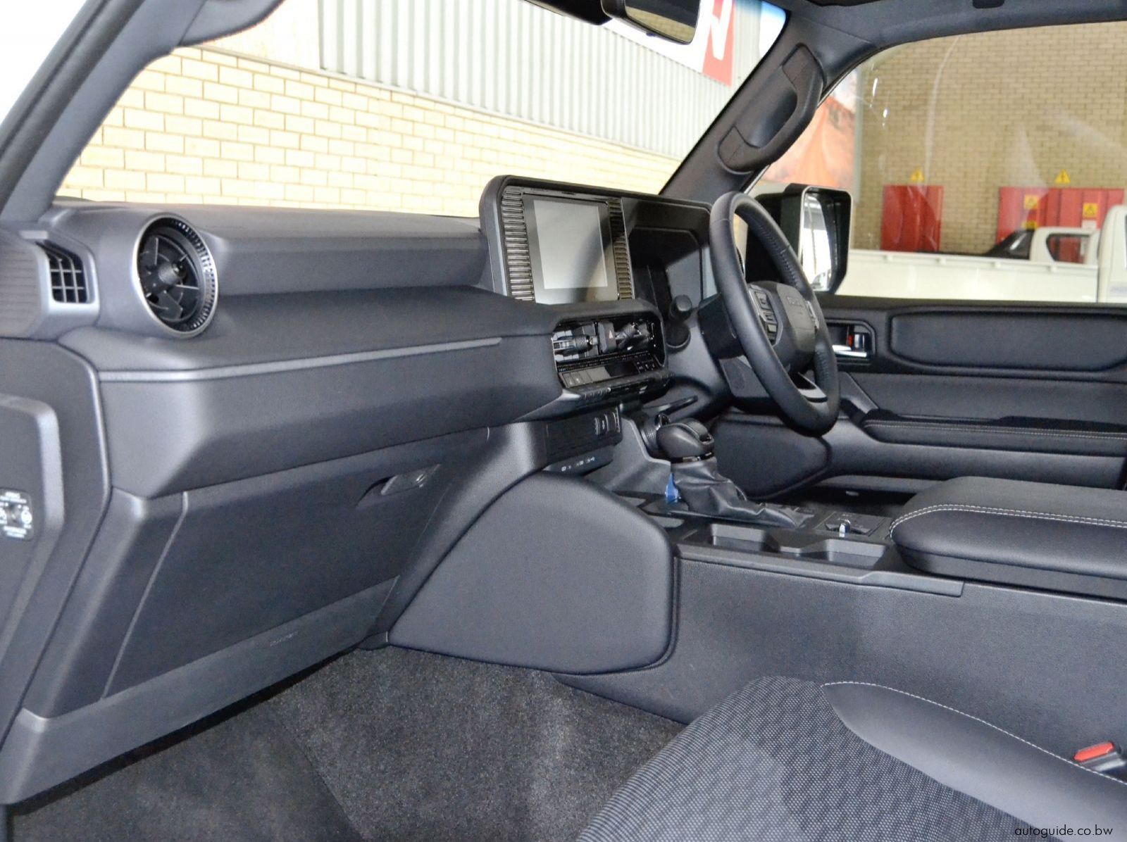 2024 Toyota Prado 2.8GD TX pictures