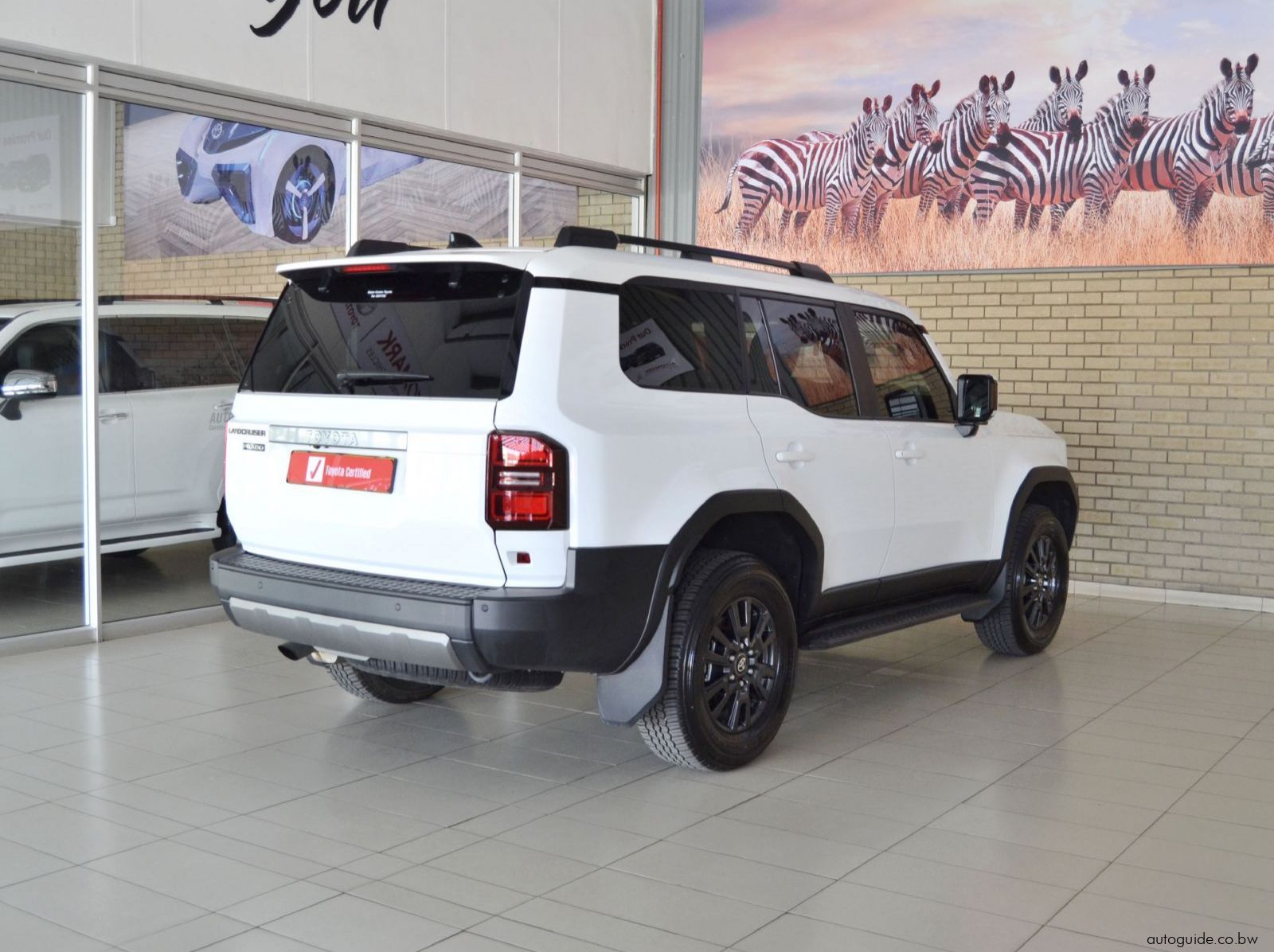 2024 Toyota Prado 2.8GD TX pictures