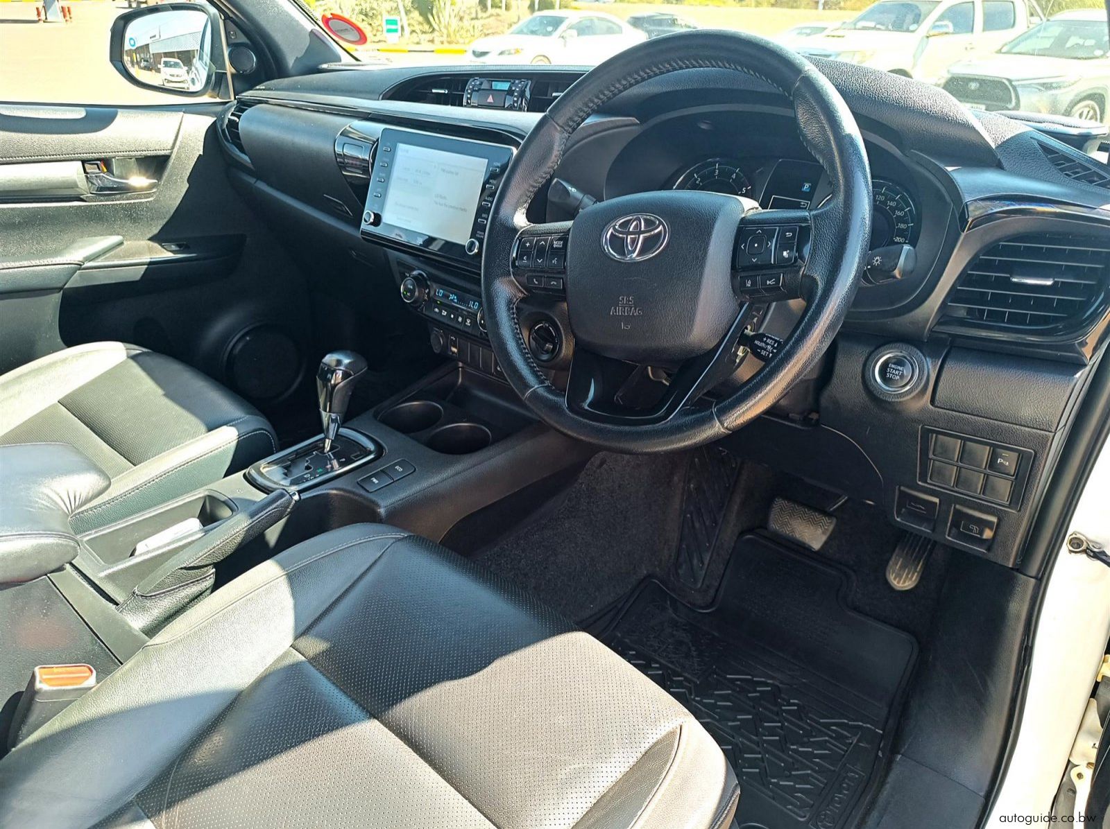 2022 Toyota Hilux Legend 2.8 GD-6 4x4 pictures