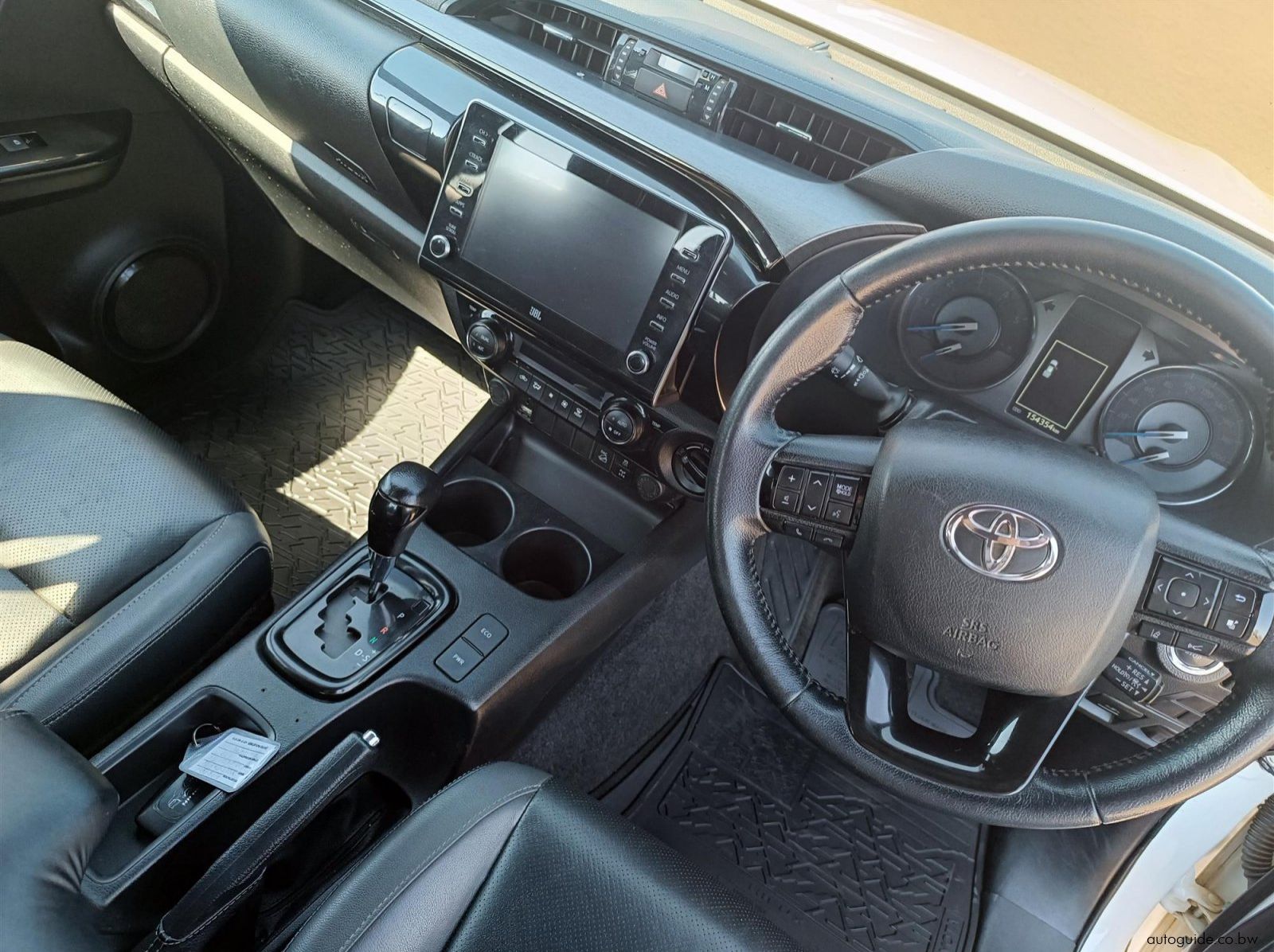 2022 Toyota Hilux Legend 2.8 GD-6 4x4 pictures