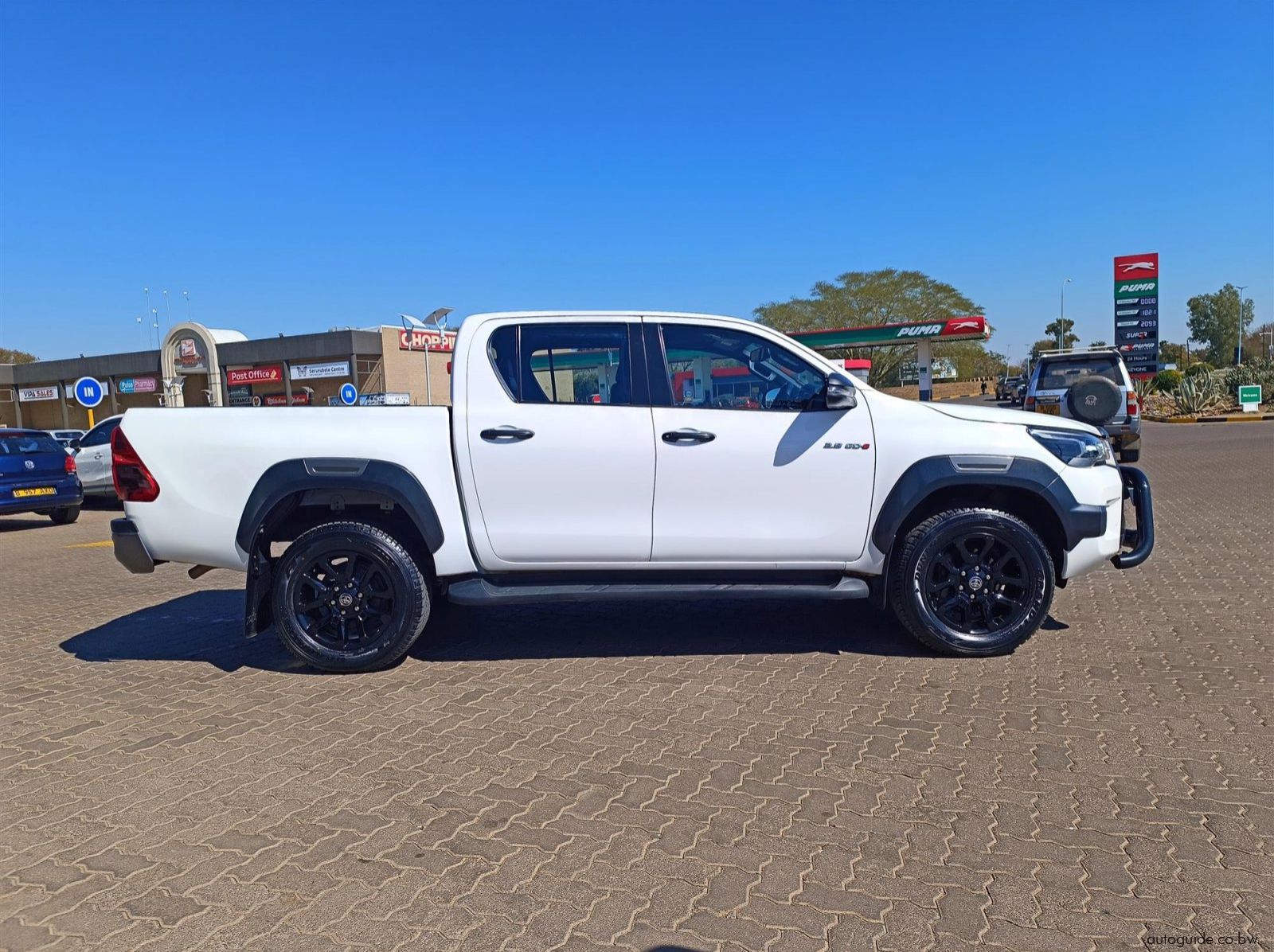 2022 Toyota Hilux Legend 2.8 GD-6 4x4 pictures
