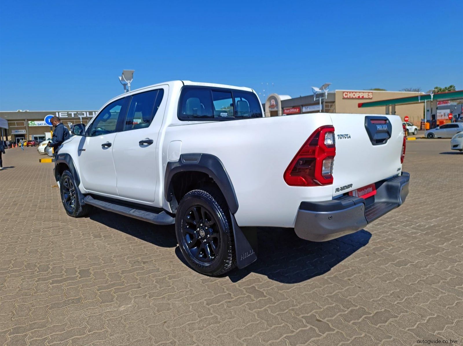 2022 Toyota Hilux Legend 2.8 GD-6 4x4 pictures