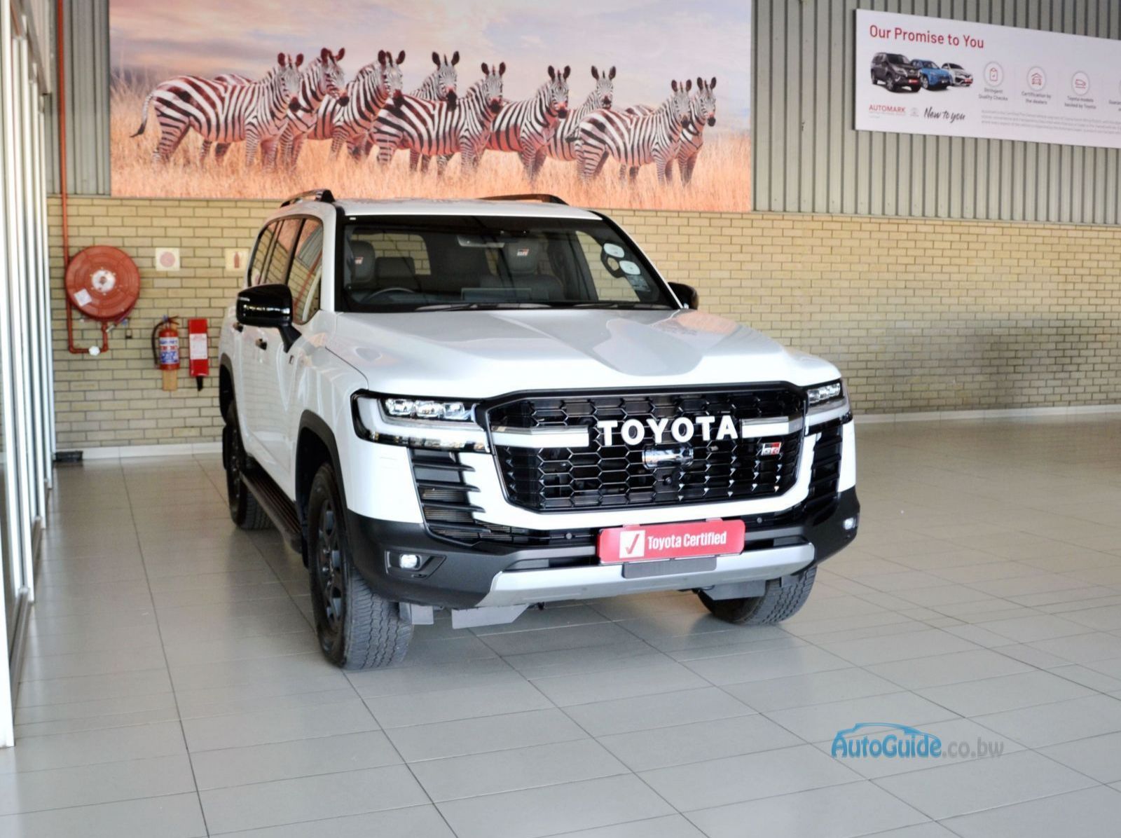2025 Toyota Land Cruiser 300 Series GR-Sport pictures